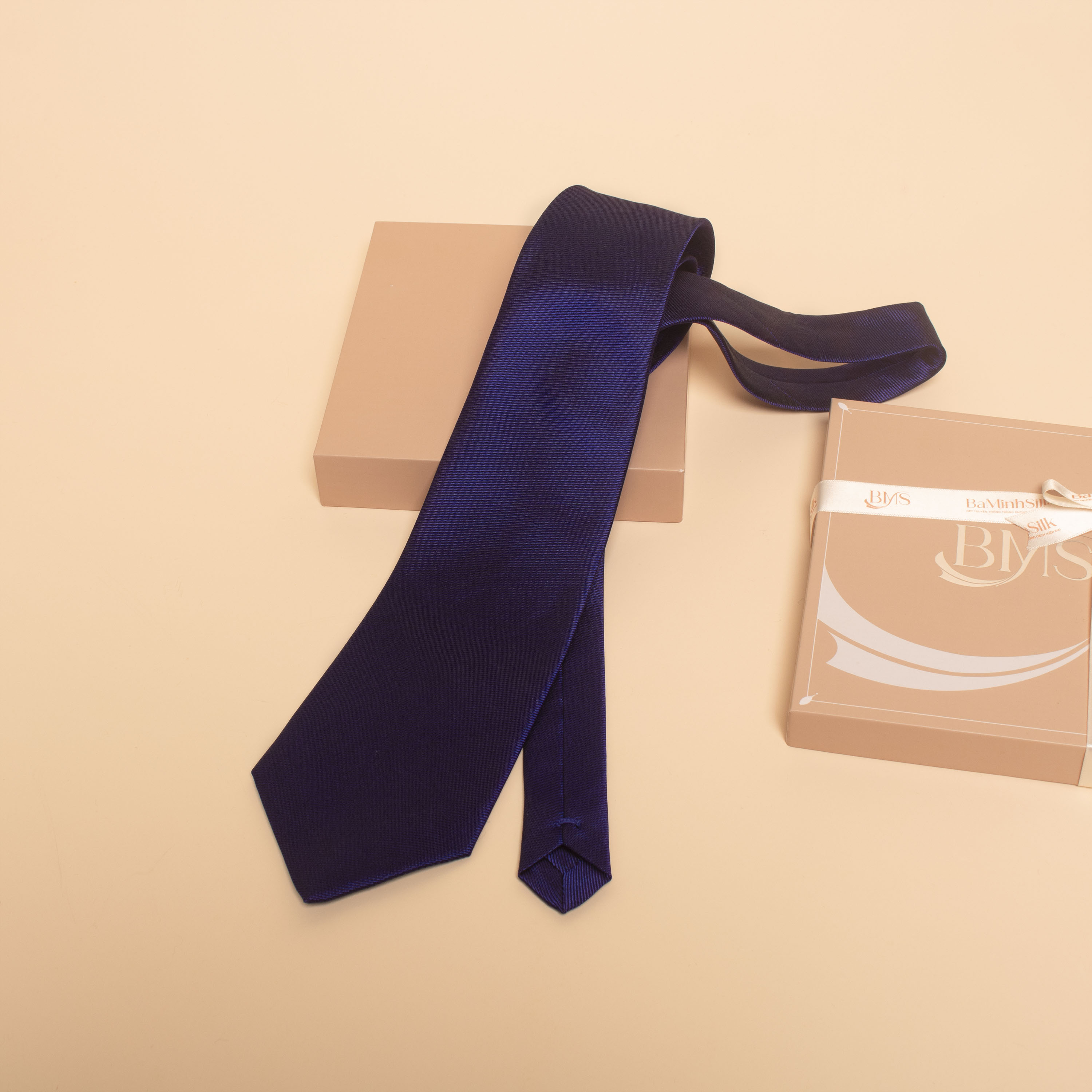 cà vạt lụa tơ tằm màu xanh cv14