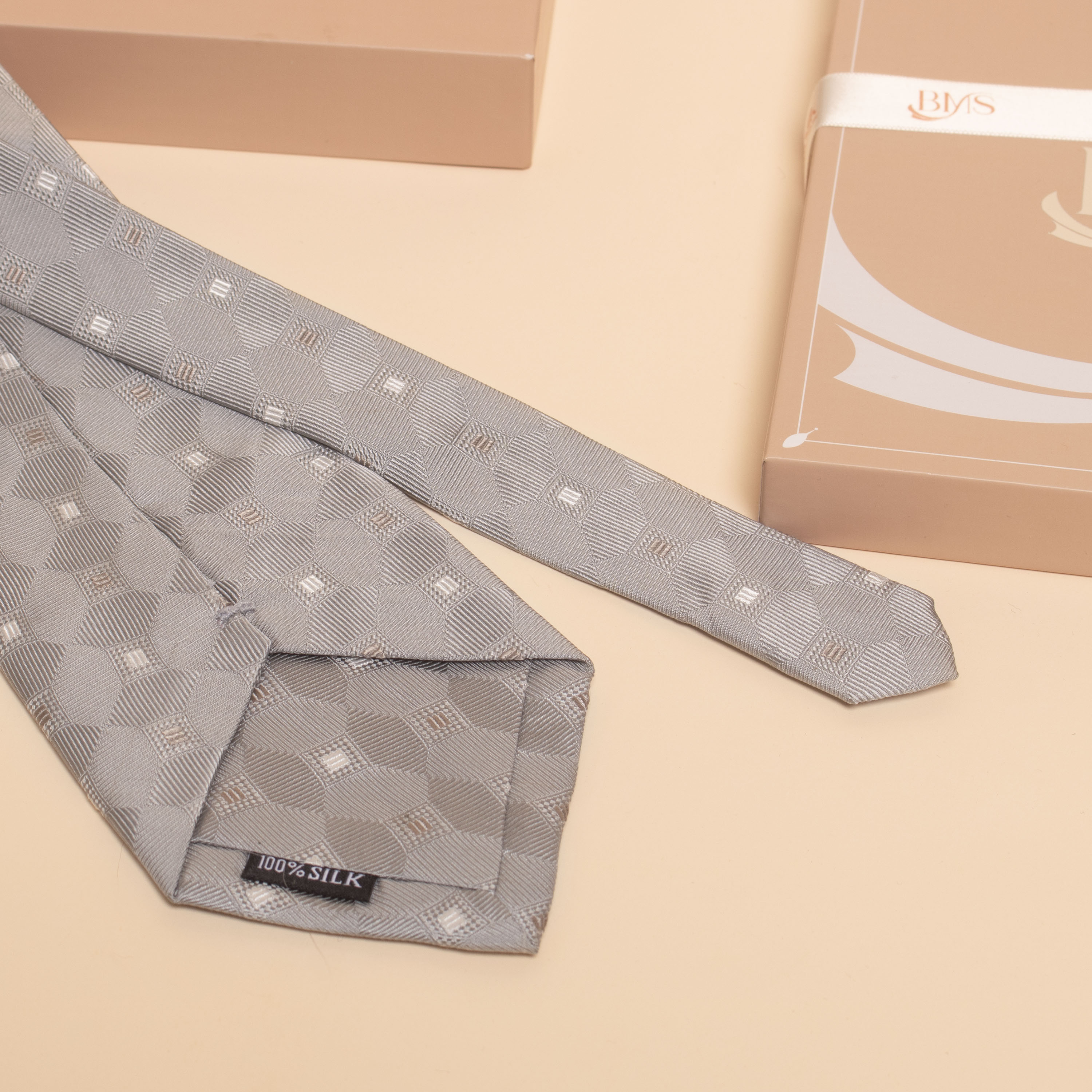 bề mặt cà vạt lụa cv60