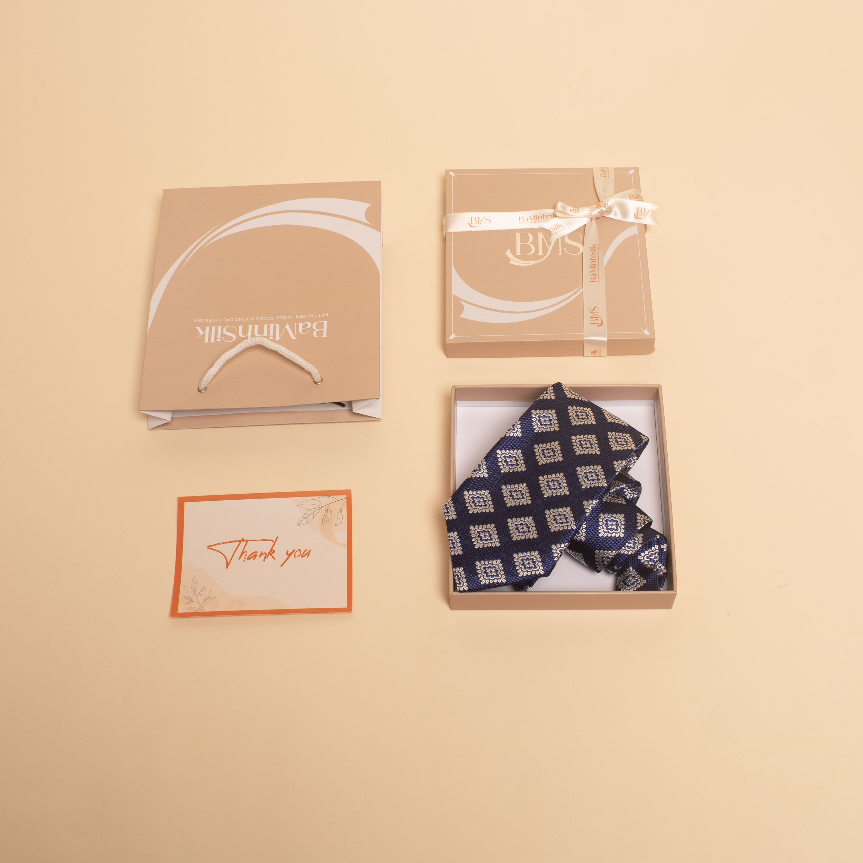 cách đóng gói cà vạt lụa tơ tằm cv01