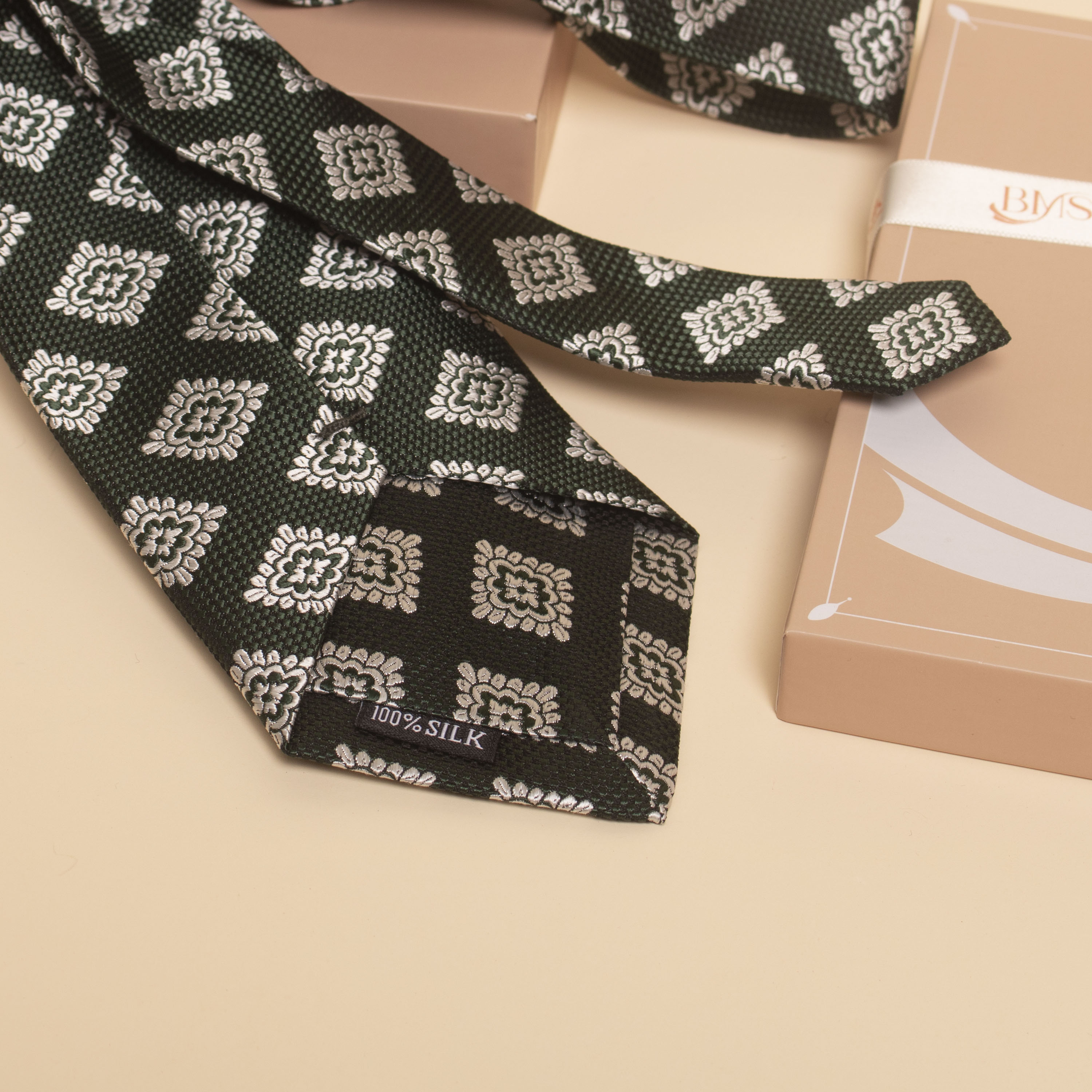 bề mặt cà vạt lụa tơ tằm cv08