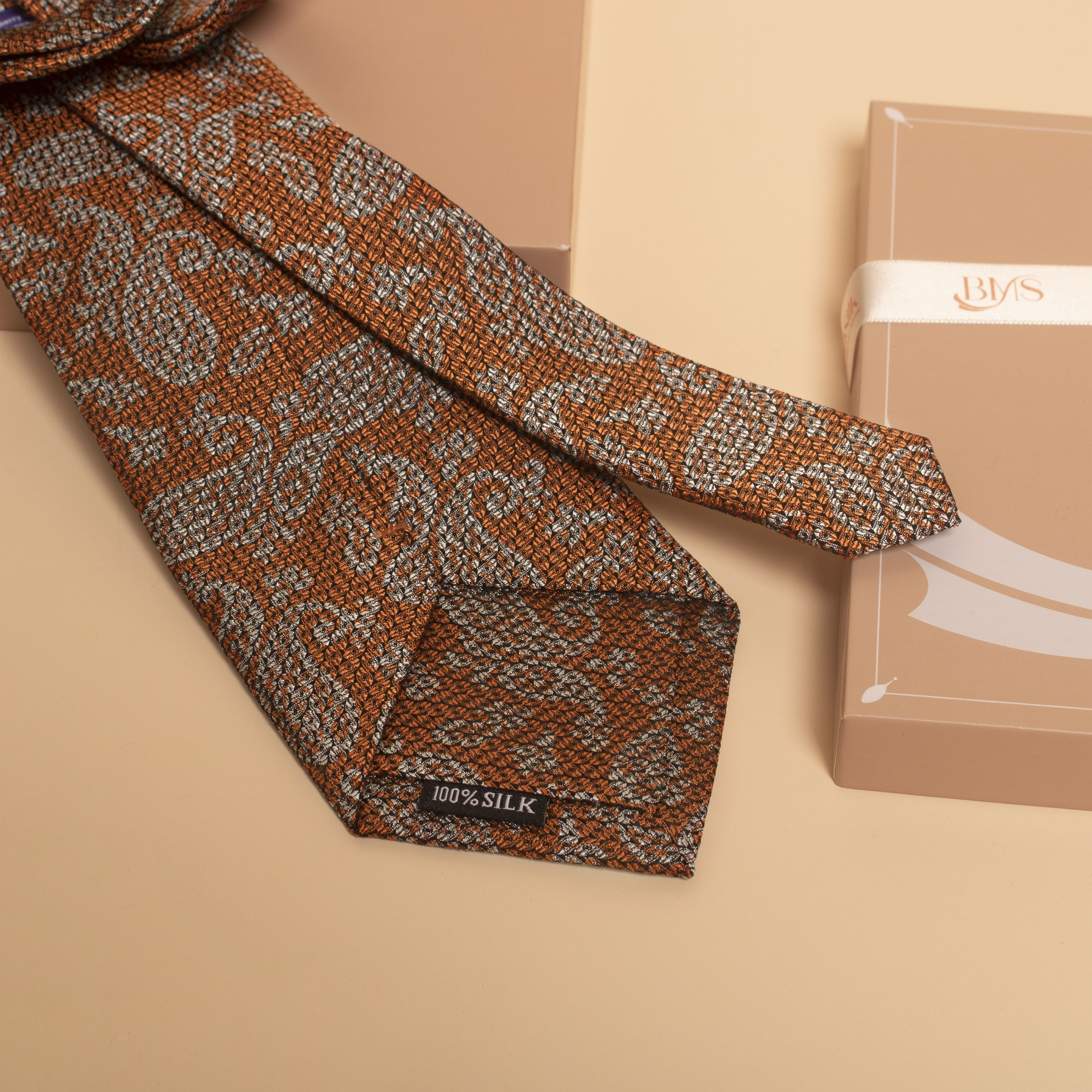 bề mặt cà vạt lụa tơ tằm cv26