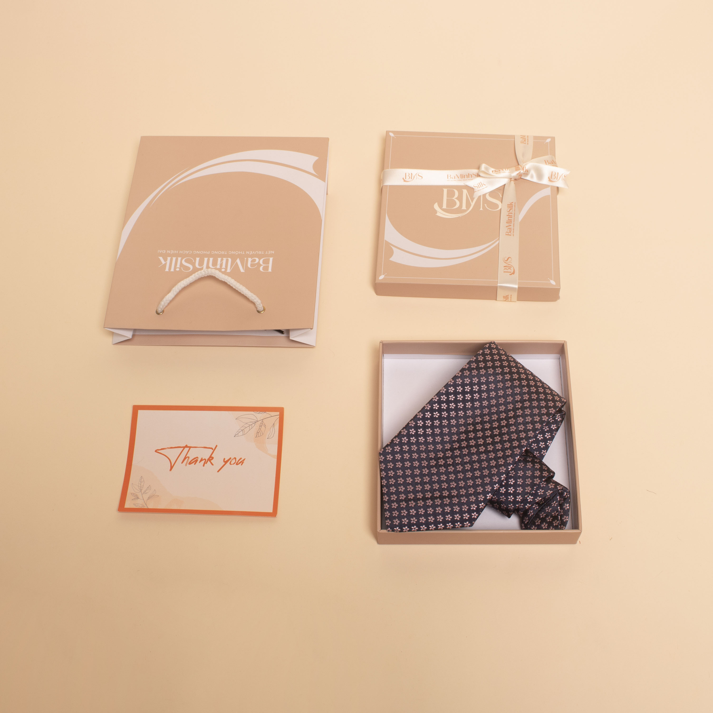 cách đóng gói cà vạt lụa tơ tằm cv30