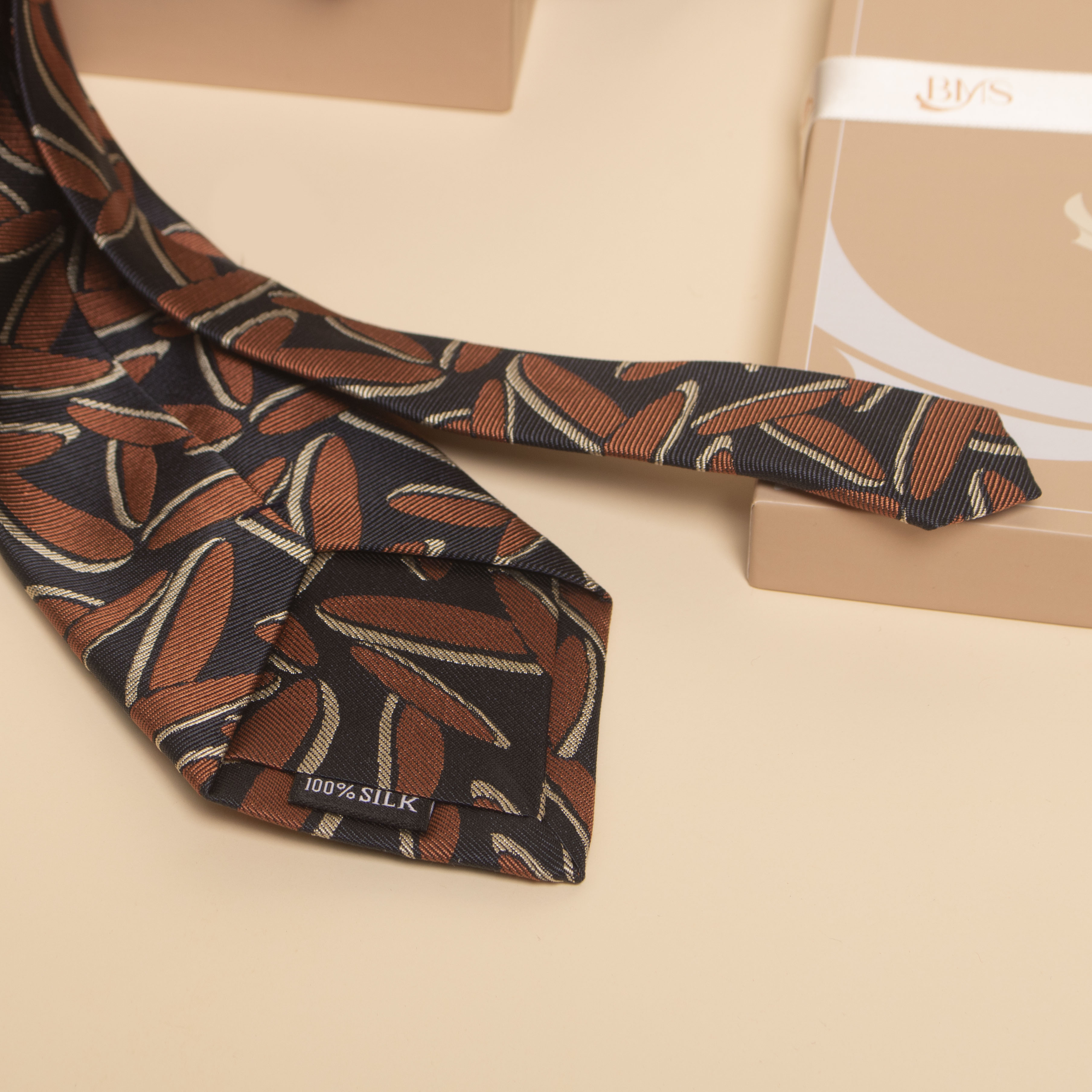 bề mặt cà vạt lụa tơ tằm cv40