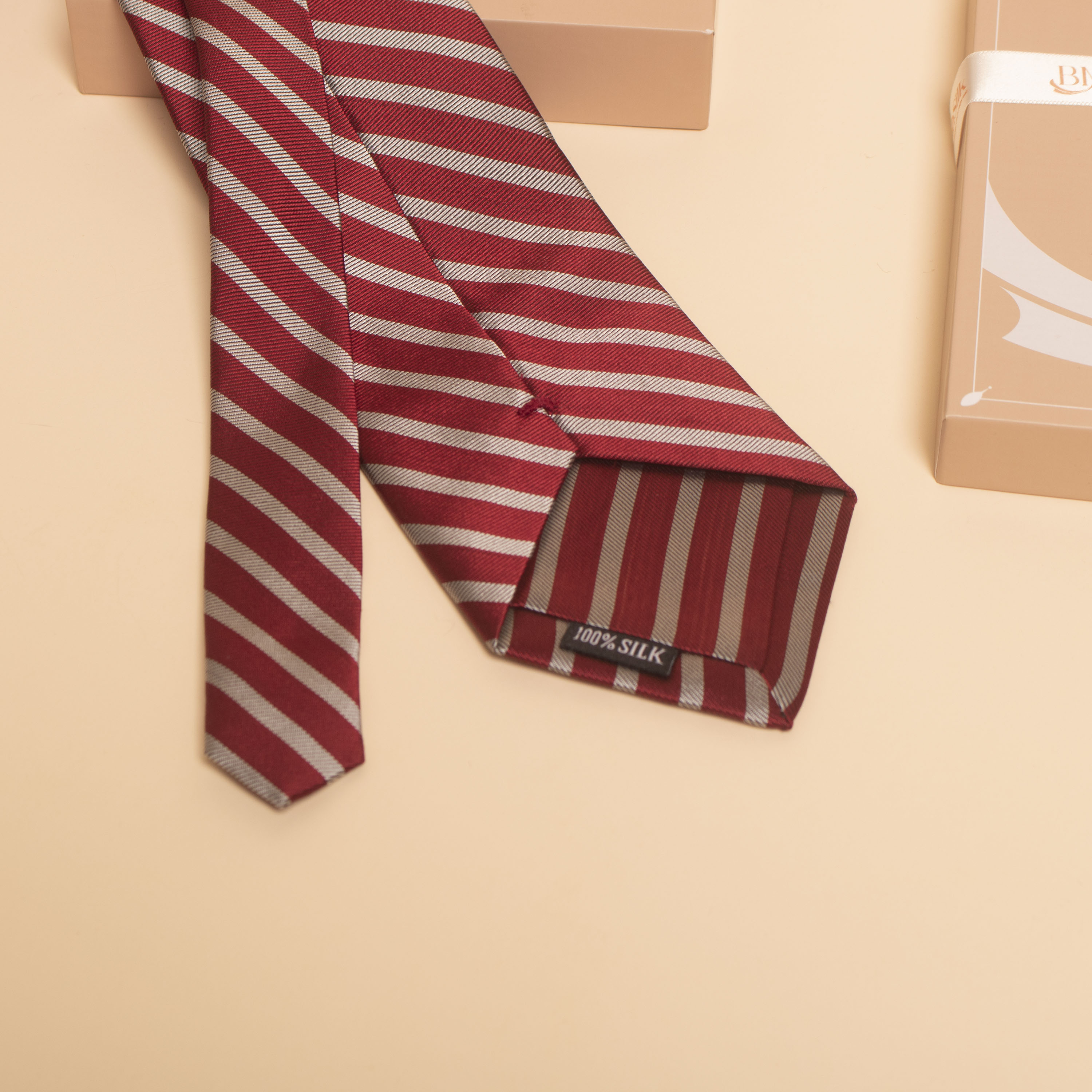 bề mặt cà vạt lụa tơ tằm cv67