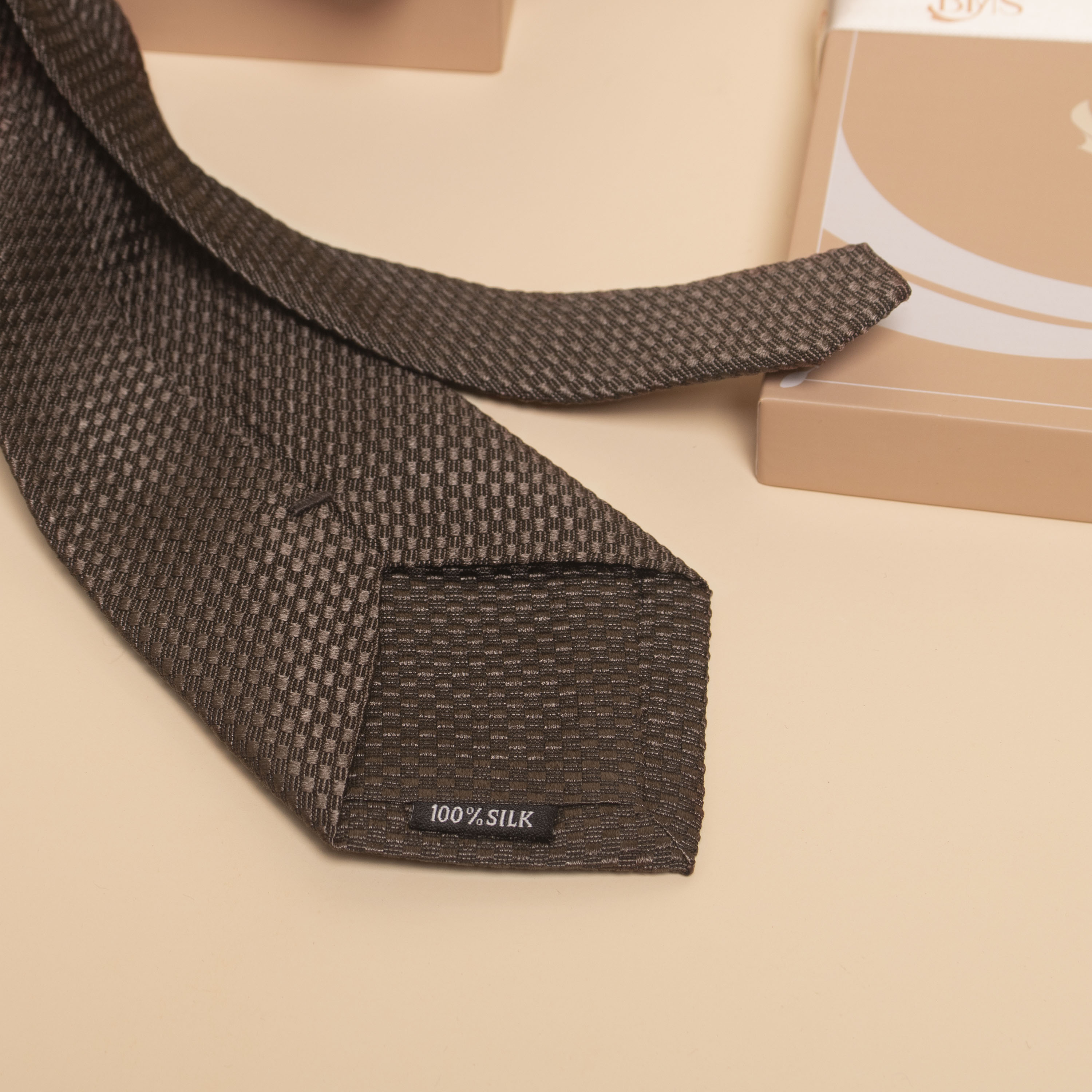 bề mặt cà vạt lụa tơ tằm cv69