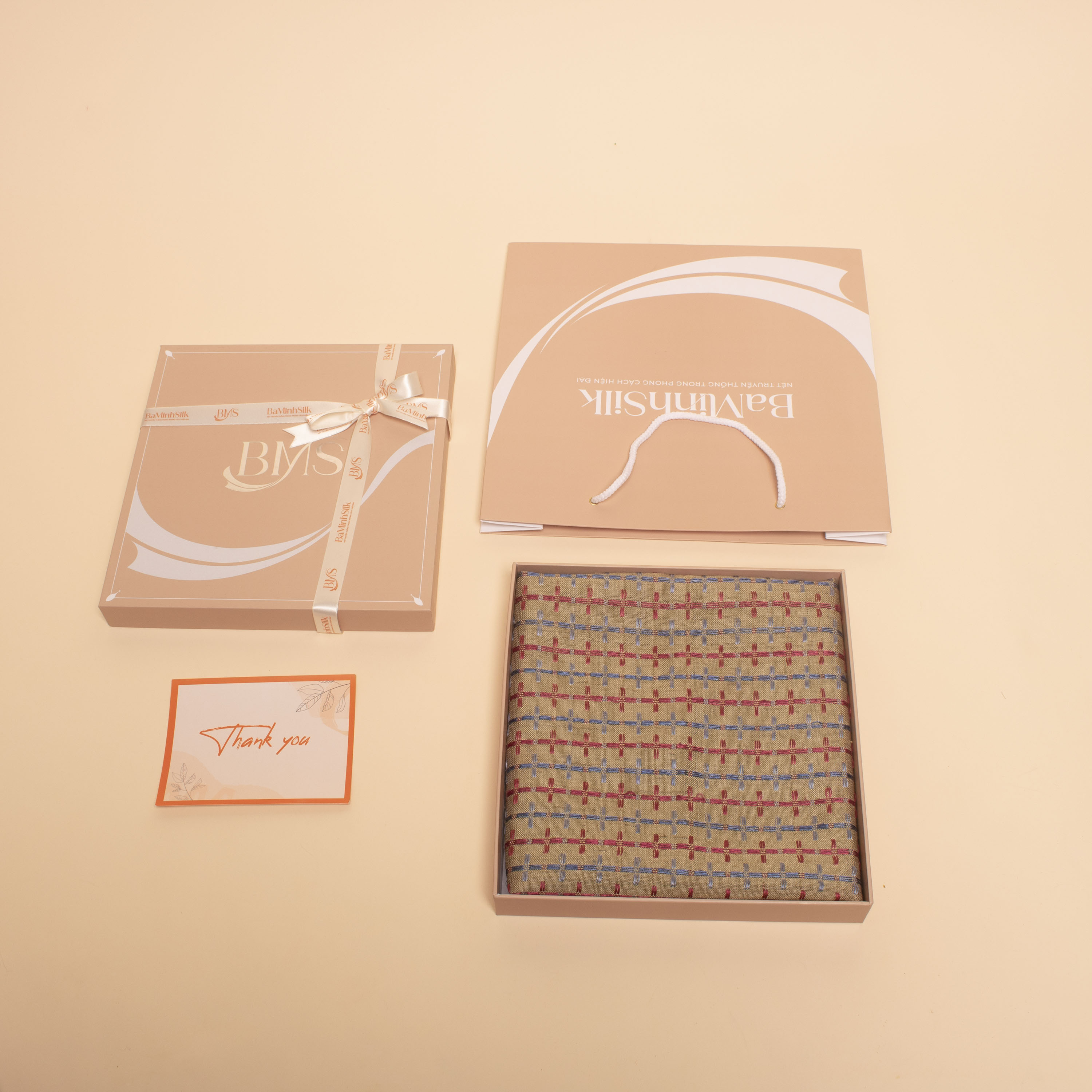 đóng gói khăn thổ cẩm bộc mẩy bmg