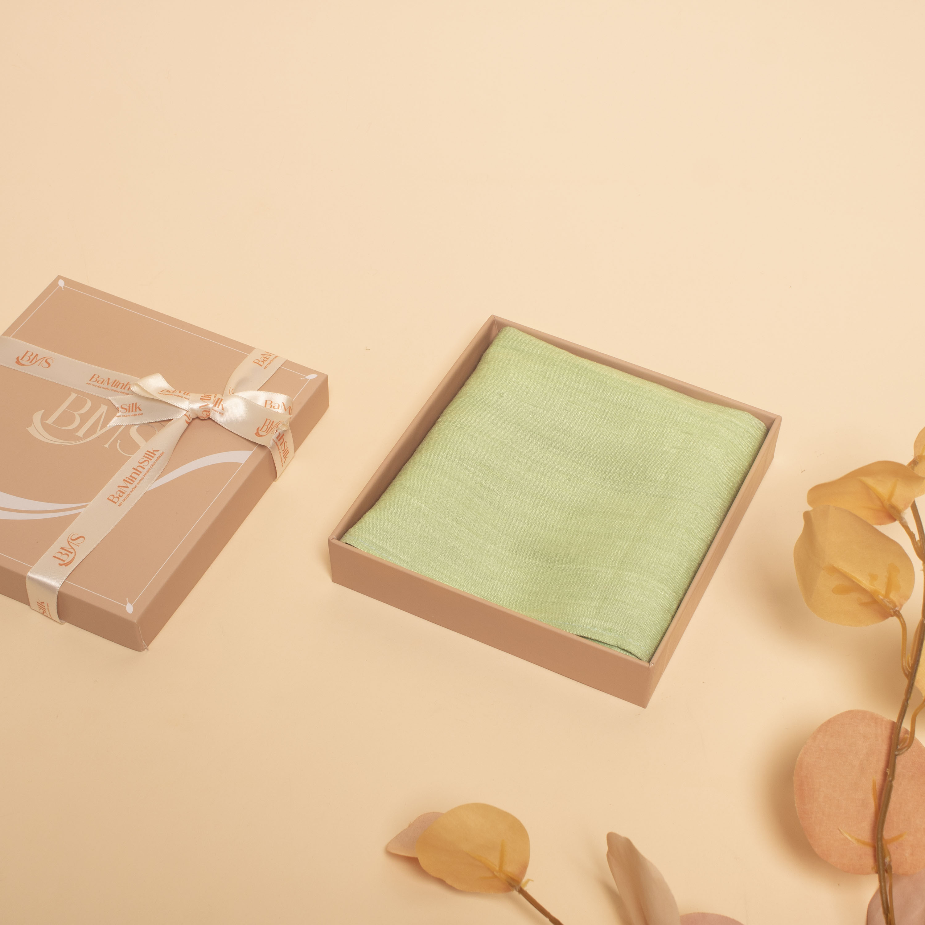 khăn tay tơ tằm xanh lá 01 trơn
