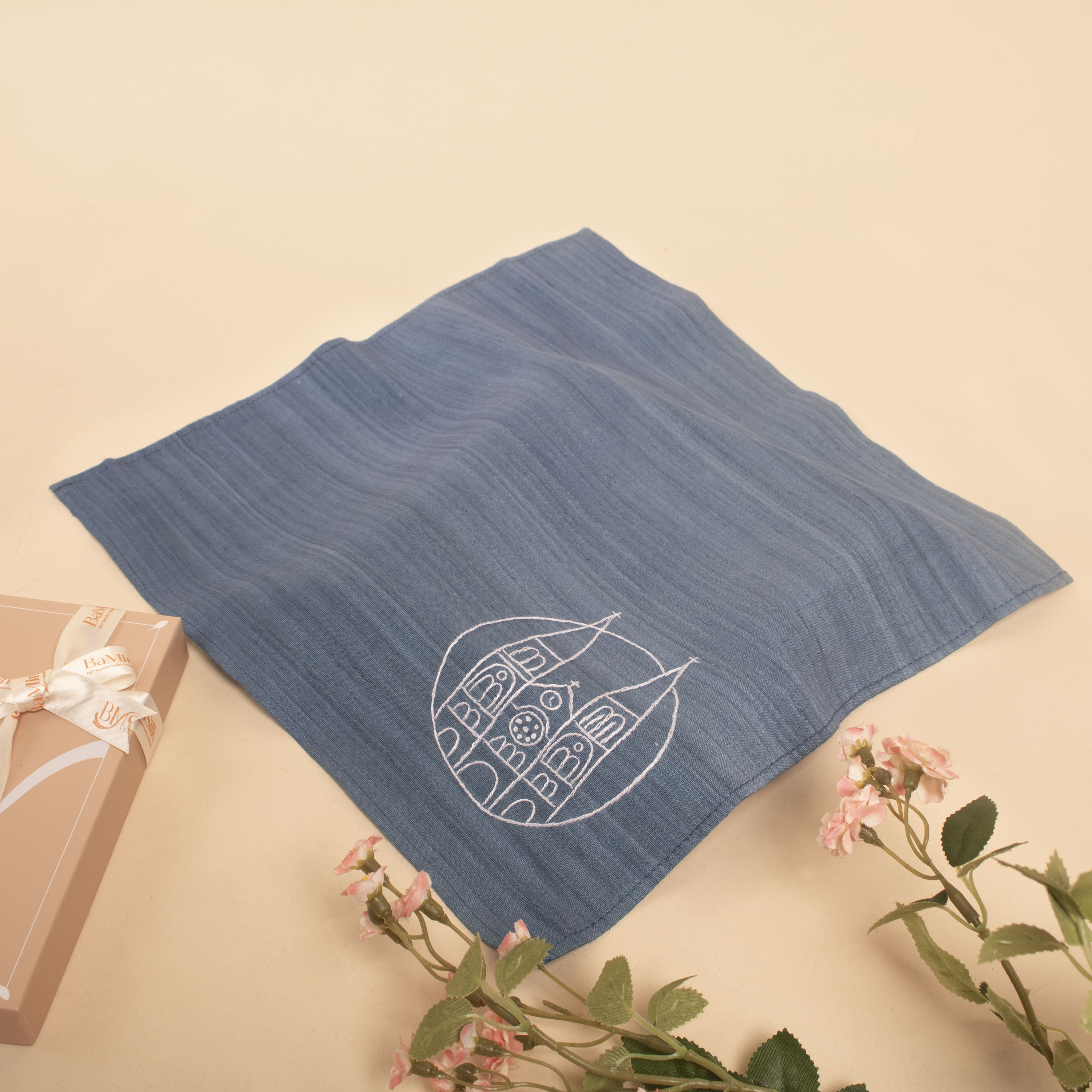 khăn tay tơ tằm thêu nhà thờ đức bà màu xanh dương 07 toàn khăn khăn tay tơ tằm thêu nhà thờ đức bà màu xanh dương 07 toàn khăn