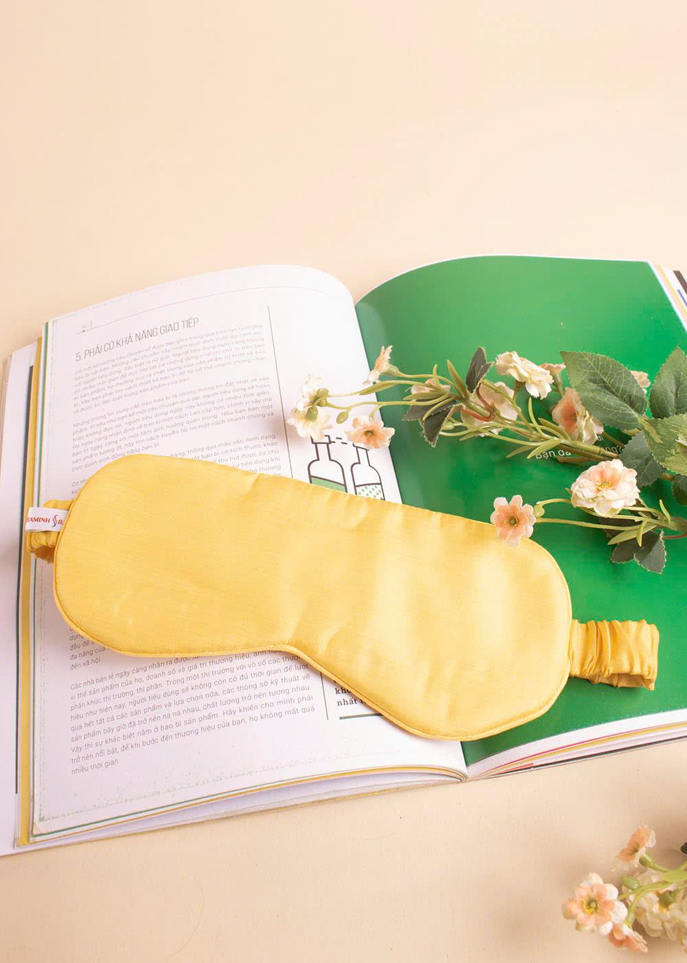 bịt mắt lụa màu vàng