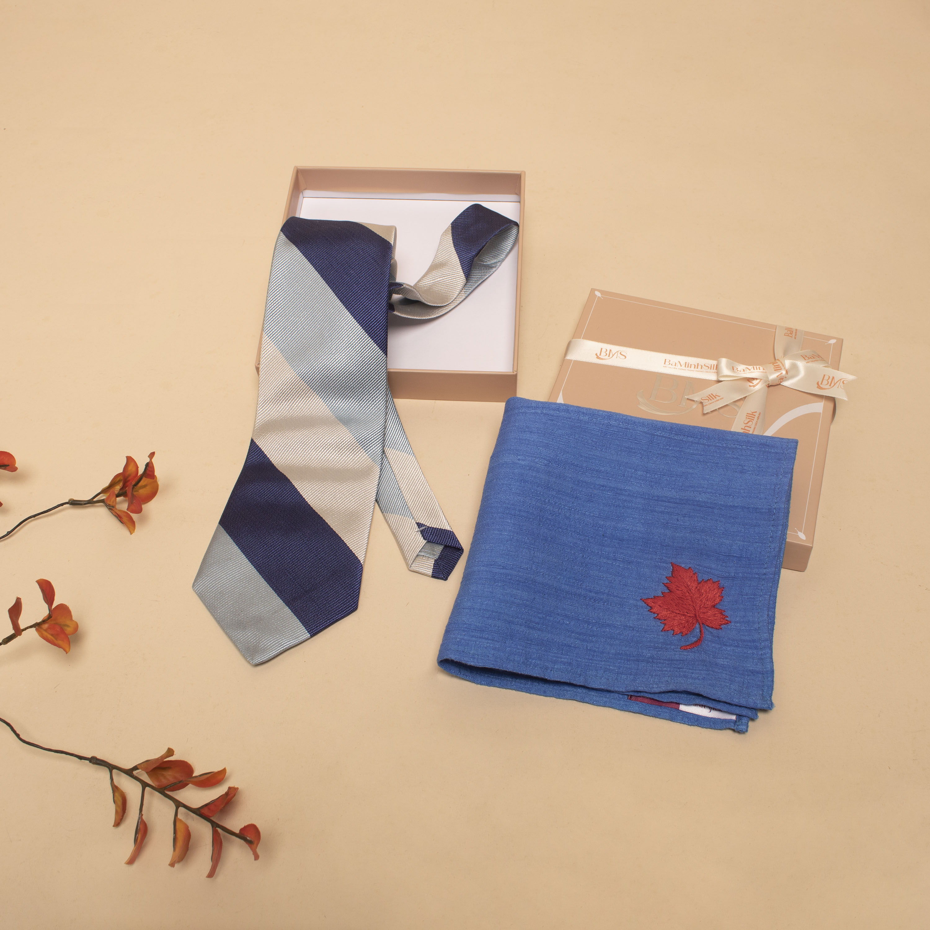 set quà 015 cao thượng - cà vạt và khăn tay thêu cho nam - Bá Minh Silk
