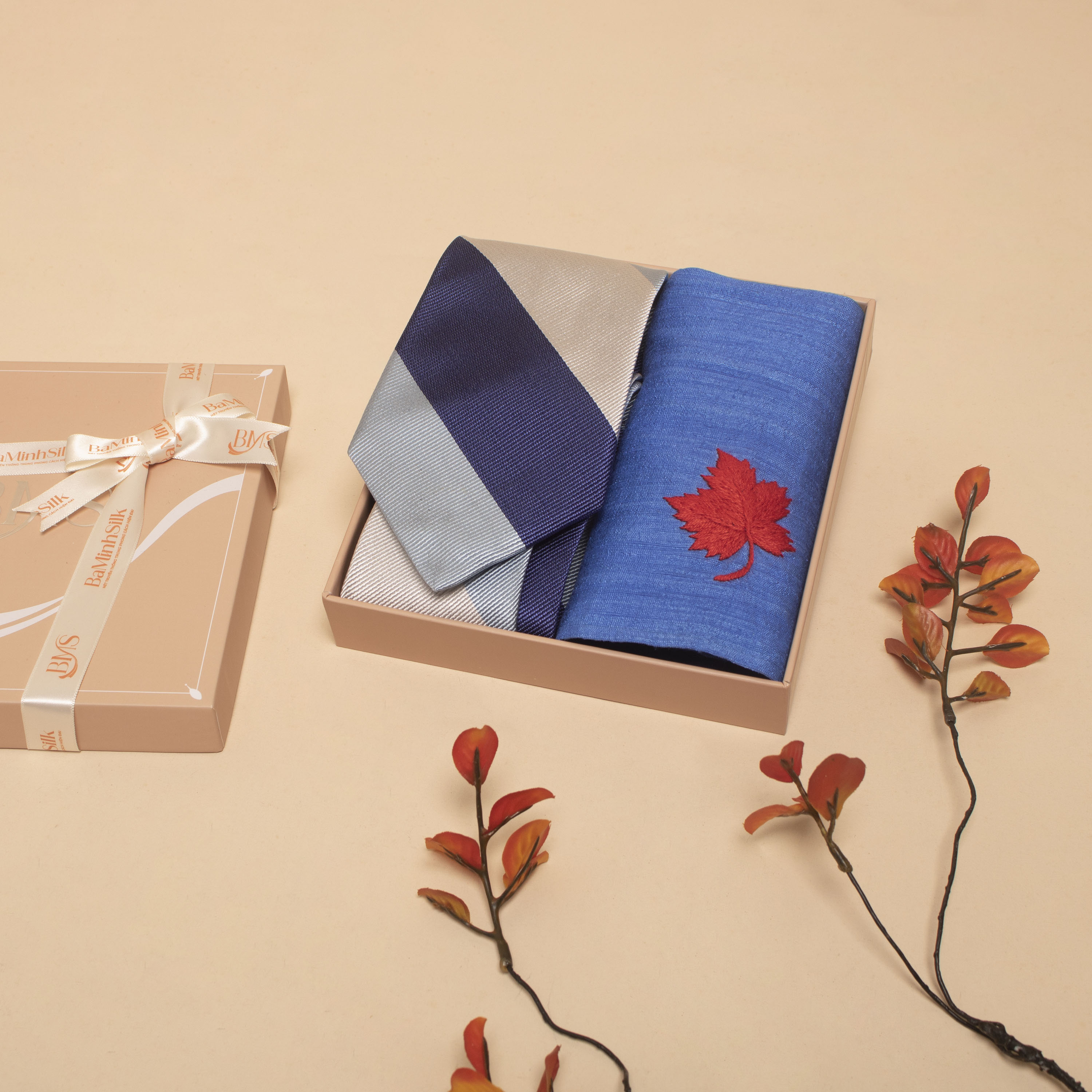 set quà 015 cao thượng - cà vạt và khăn tay thêu cho nam - Bá Minh Silk
