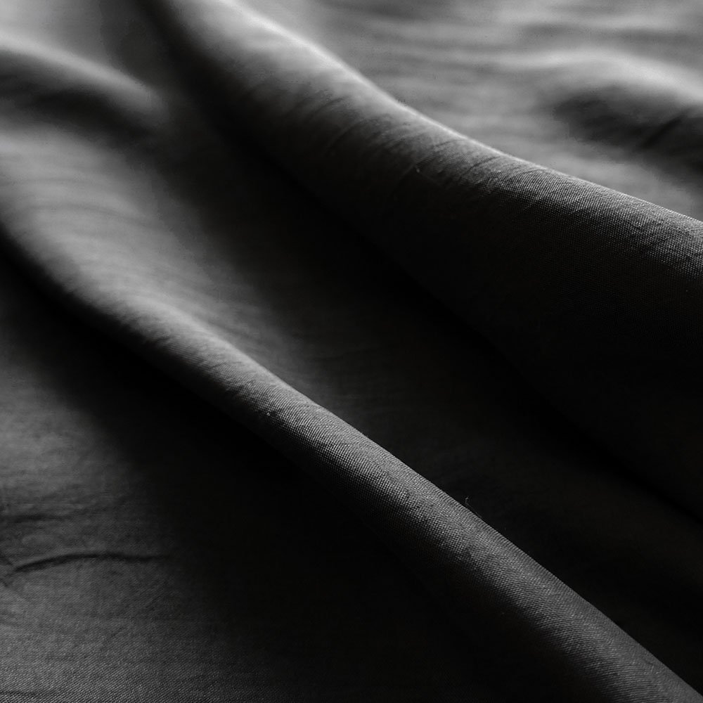 vải lụa tơ tằm thủ công màu đen của bá minh silk