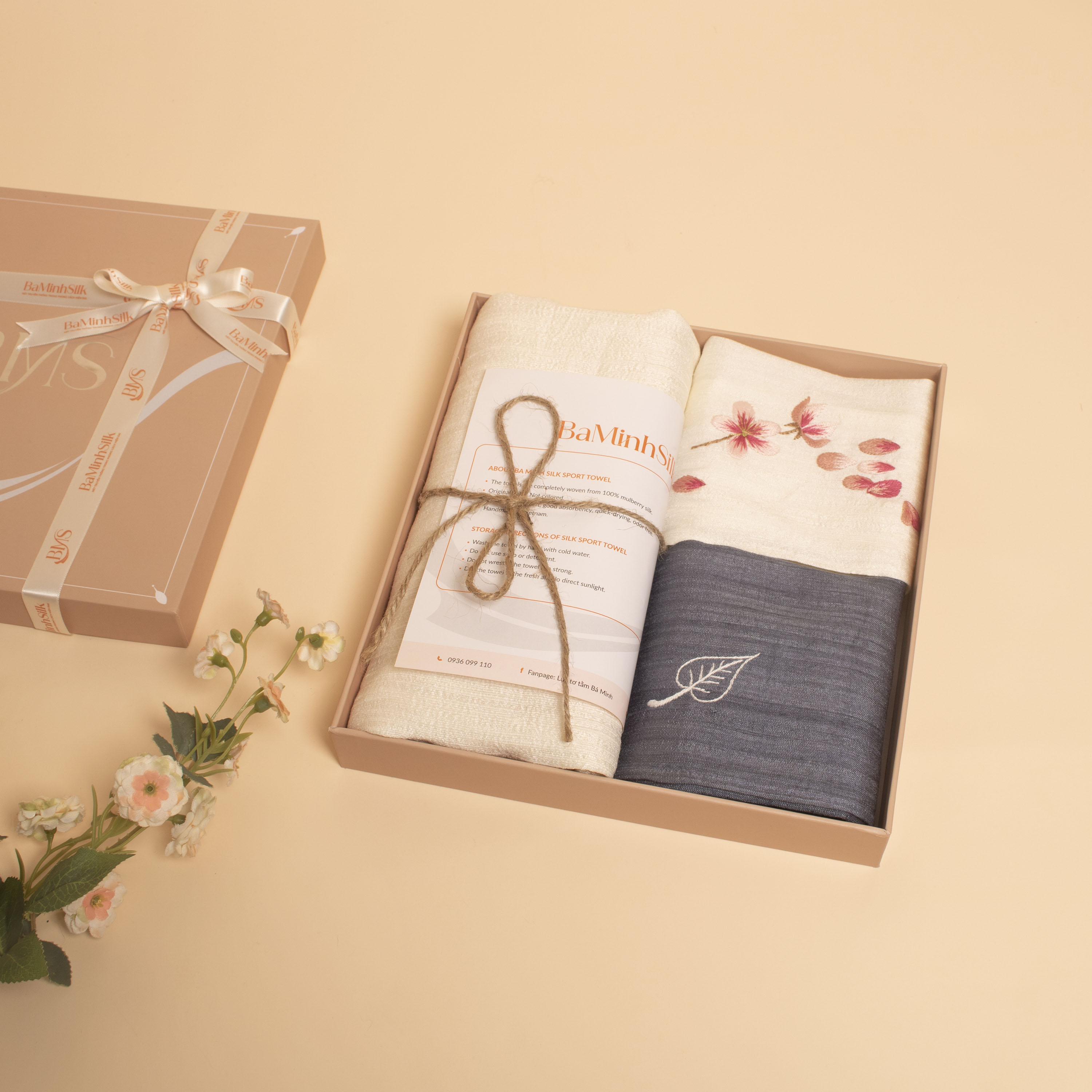 set quà 051 đào bay gồm 1 khăn tập thể thao, 2 khăn tay tơ tằm thêu - set quà tặng nam ý nghĩa của Bá Minh Silk