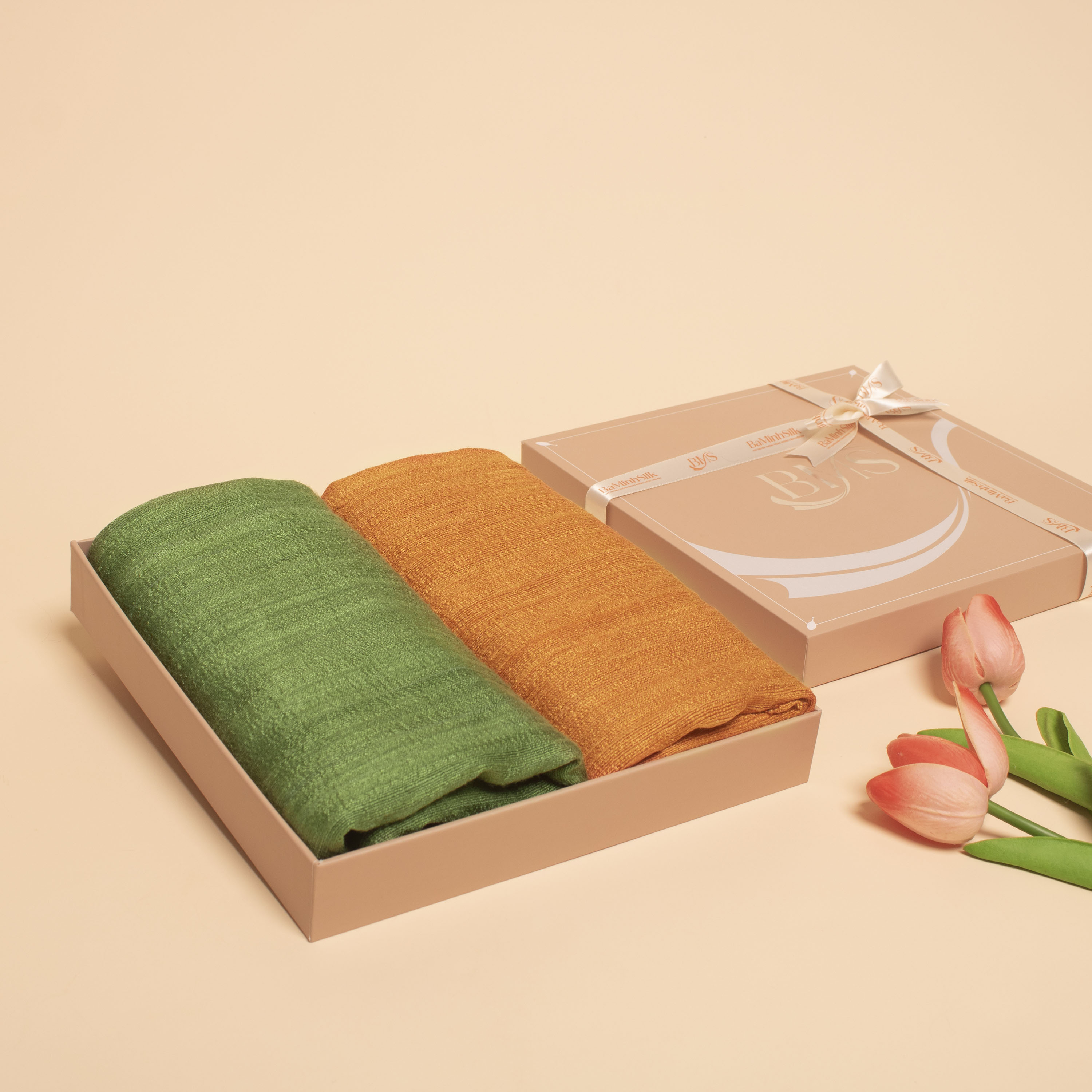 set quà 050 sánh đôi gồm 2 khăn quàng đũi tơ tằm