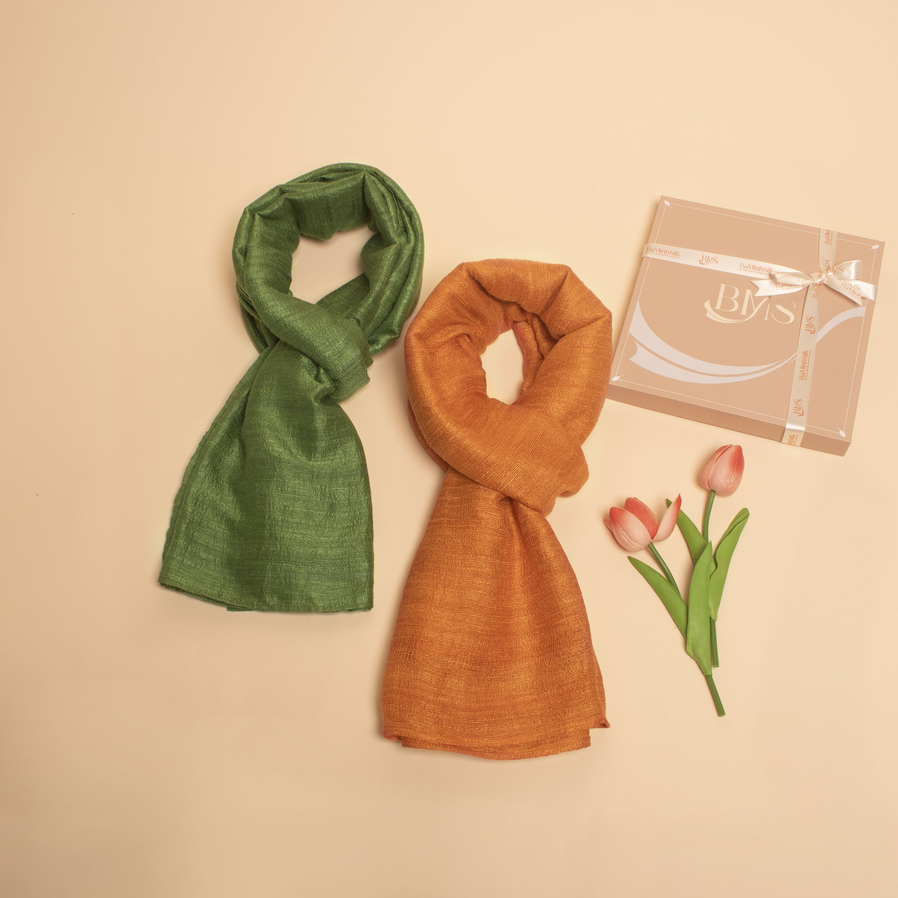 set quà 050 sánh đôi gồm 2 khăn quàng đũi tơ tằm