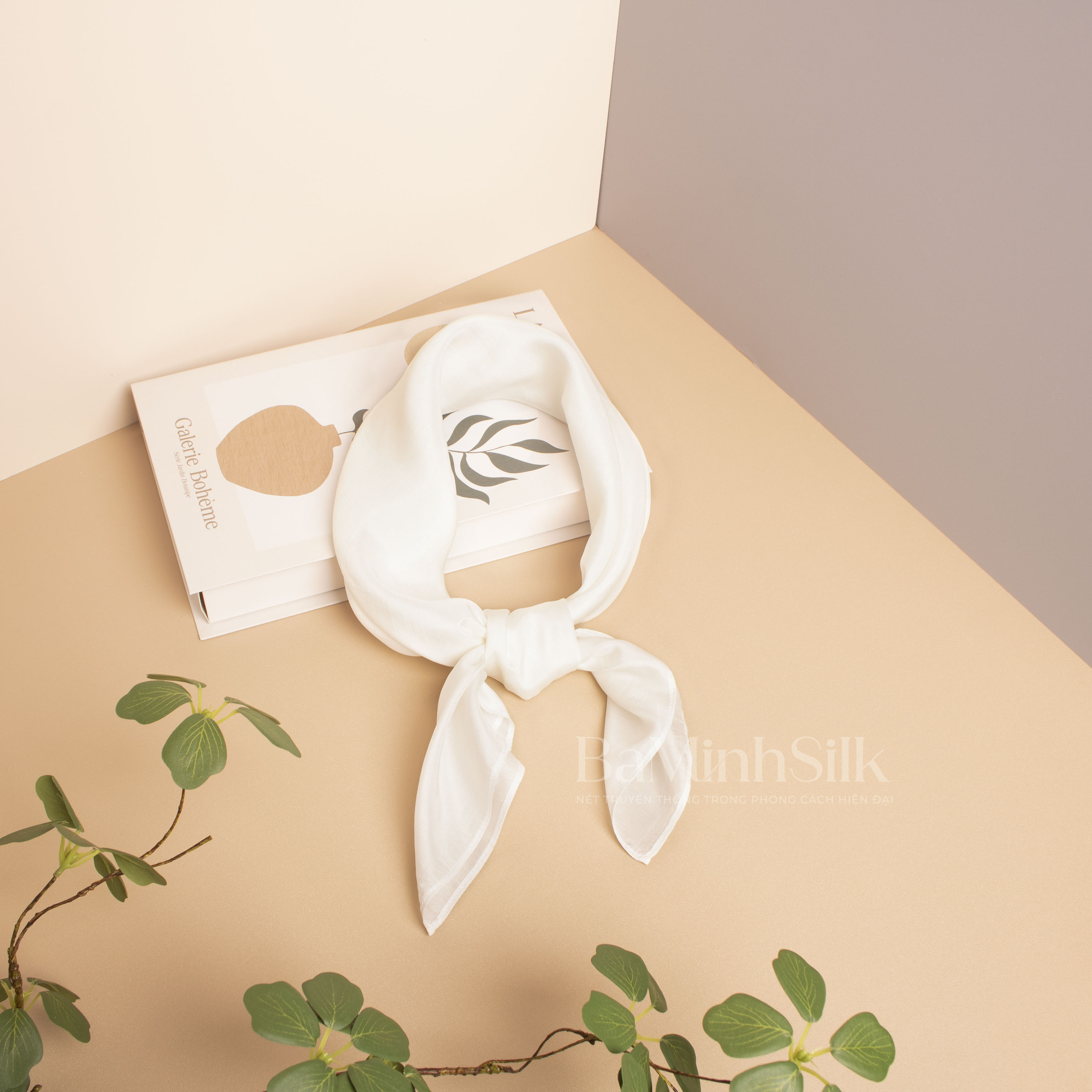 khăn lụa vuông size 70x70cm màu trắng