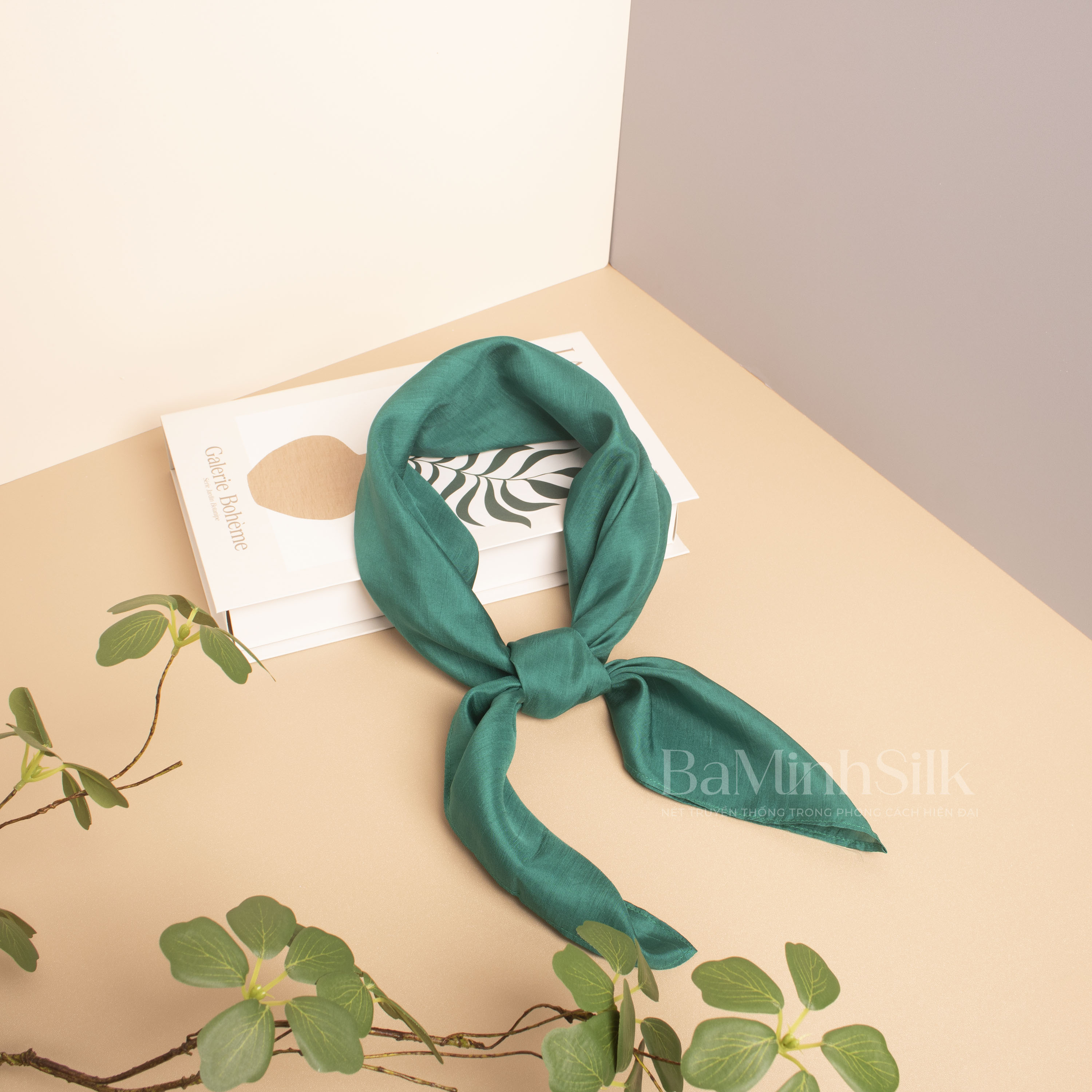 khăn lụa vuông size 70x70cm màu xanh lá 01 khăn lụa vuông size 70x70cm màu xanh lá 01