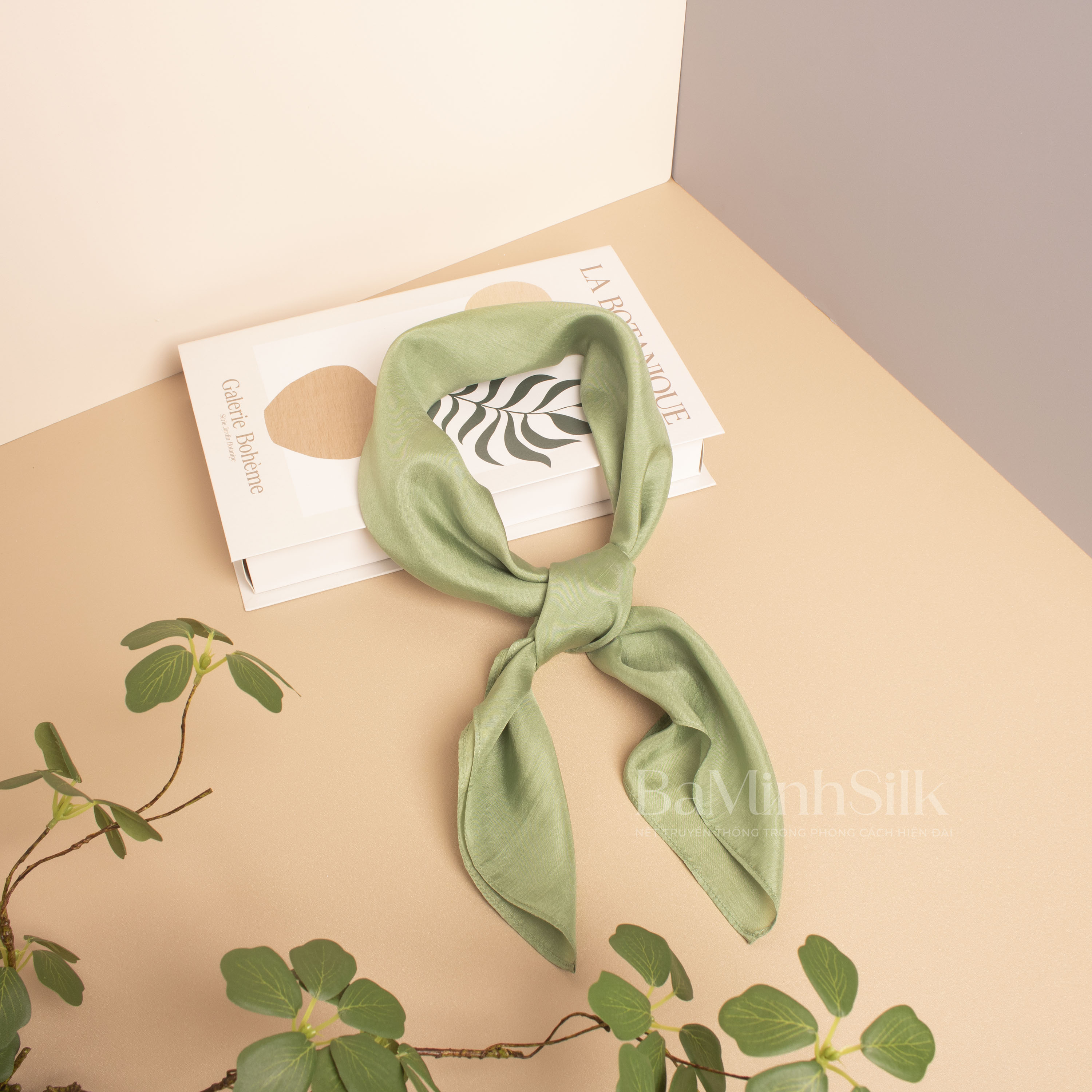 khăn lụa vuông size 70x70cm màu xanh lá ngọc bích