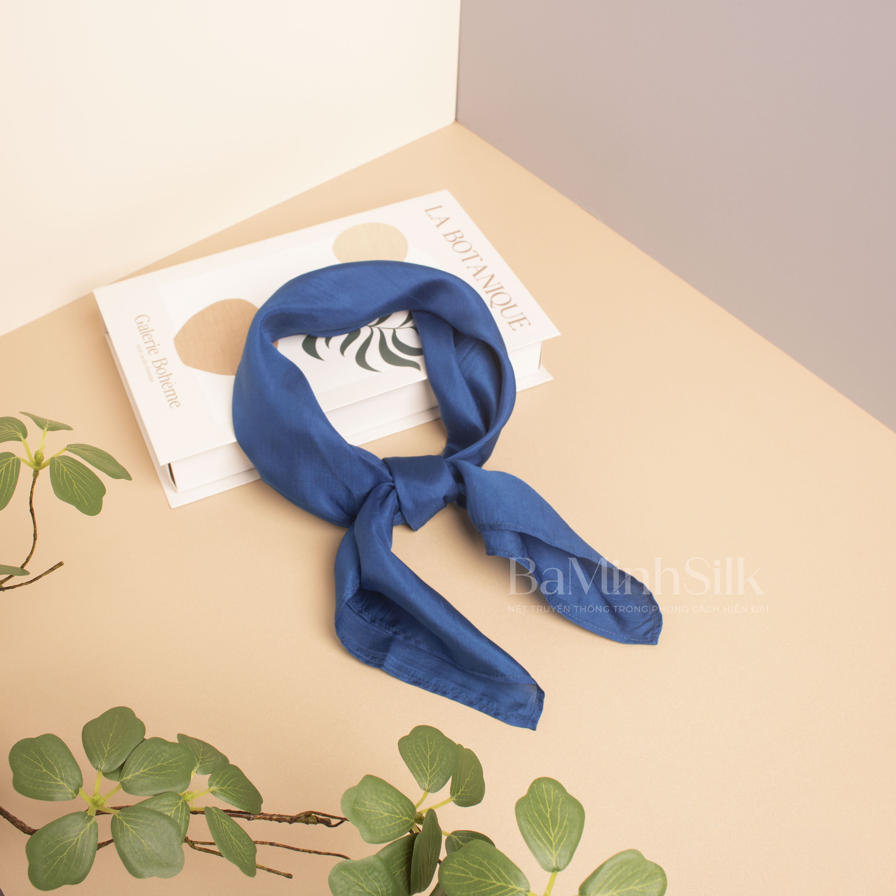 khăn lụa vuông xanh coban 70x70