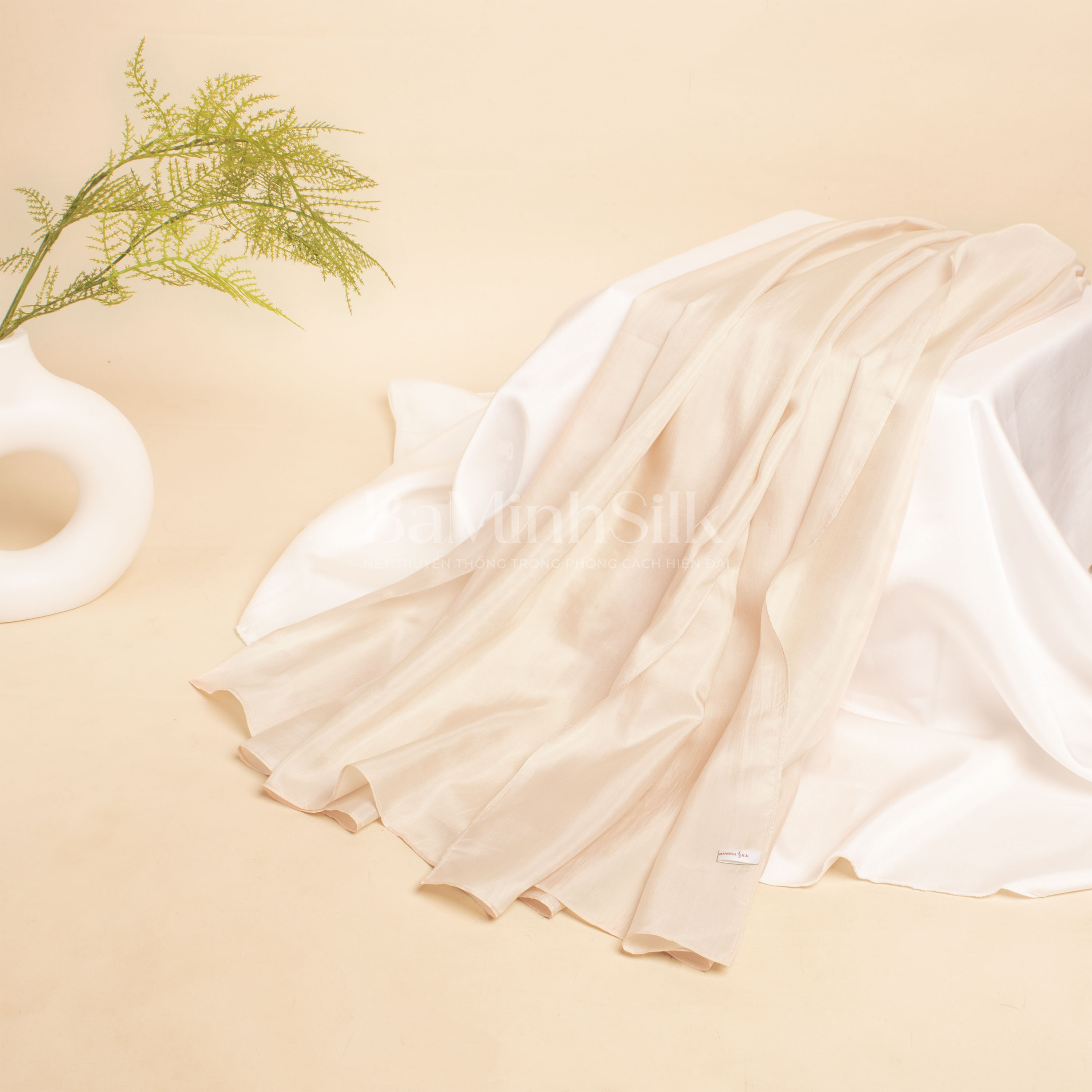 khăn choàng lụa tơ tằm cao cấp kích thước 85x180cm màu hồng phấn bề mặt khăn choàng lụa tơ tằm cao cấp kích thước 85x180cm màu hồng phấn bề mặt