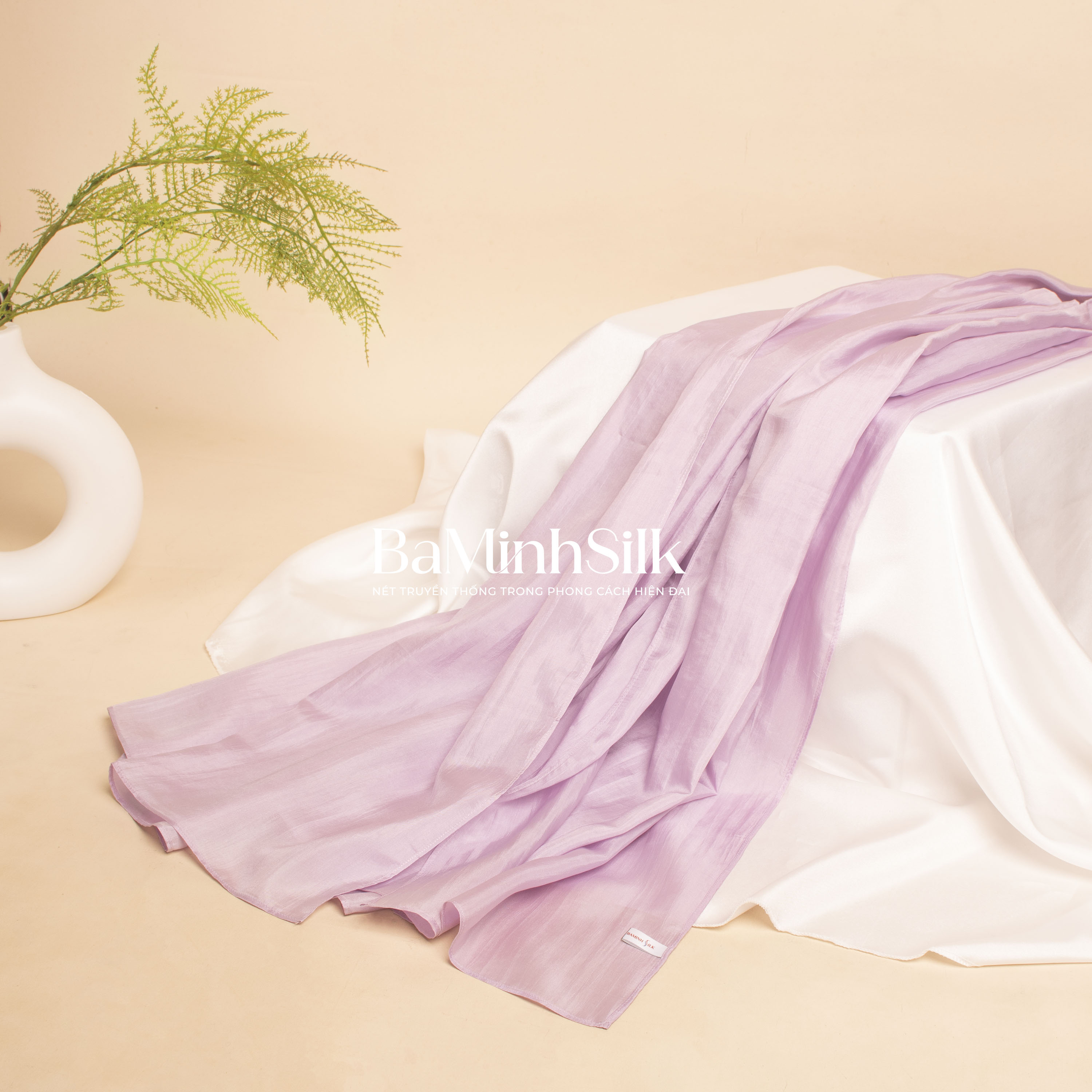 khăn choàng lụa tơ tằm cao cấp kích thước 85x180cm màu tím bề mặt khăn choàng lụa tơ tằm cao cấp kích thước 85x180cm màu tím bề mặt