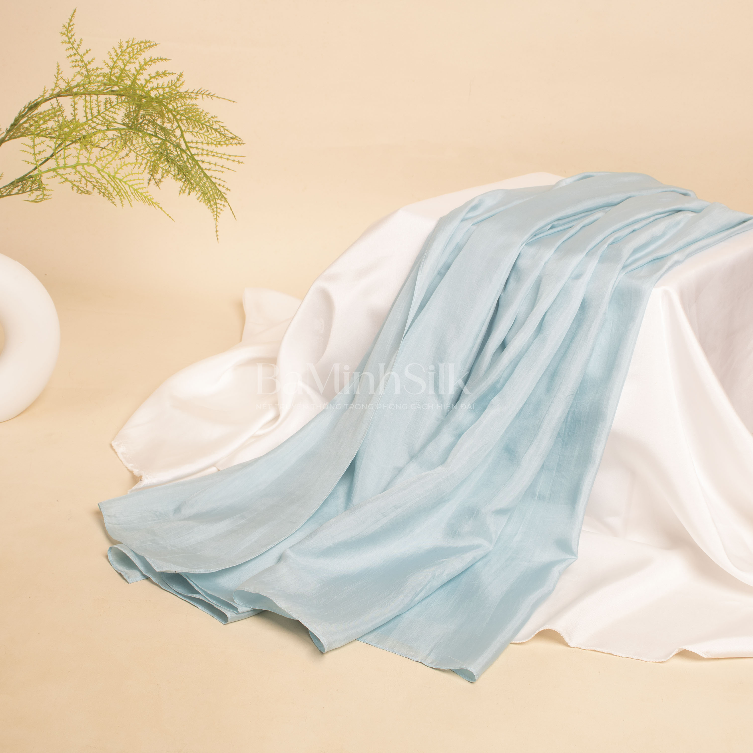 khăn choàng lụa tơ tằm cao cấp kích thước 85x180cm màu xanh mint bề mặt khăn choàng lụa tơ tằm cao cấp kích thước 85x180cm màu xanh mint bề mặt