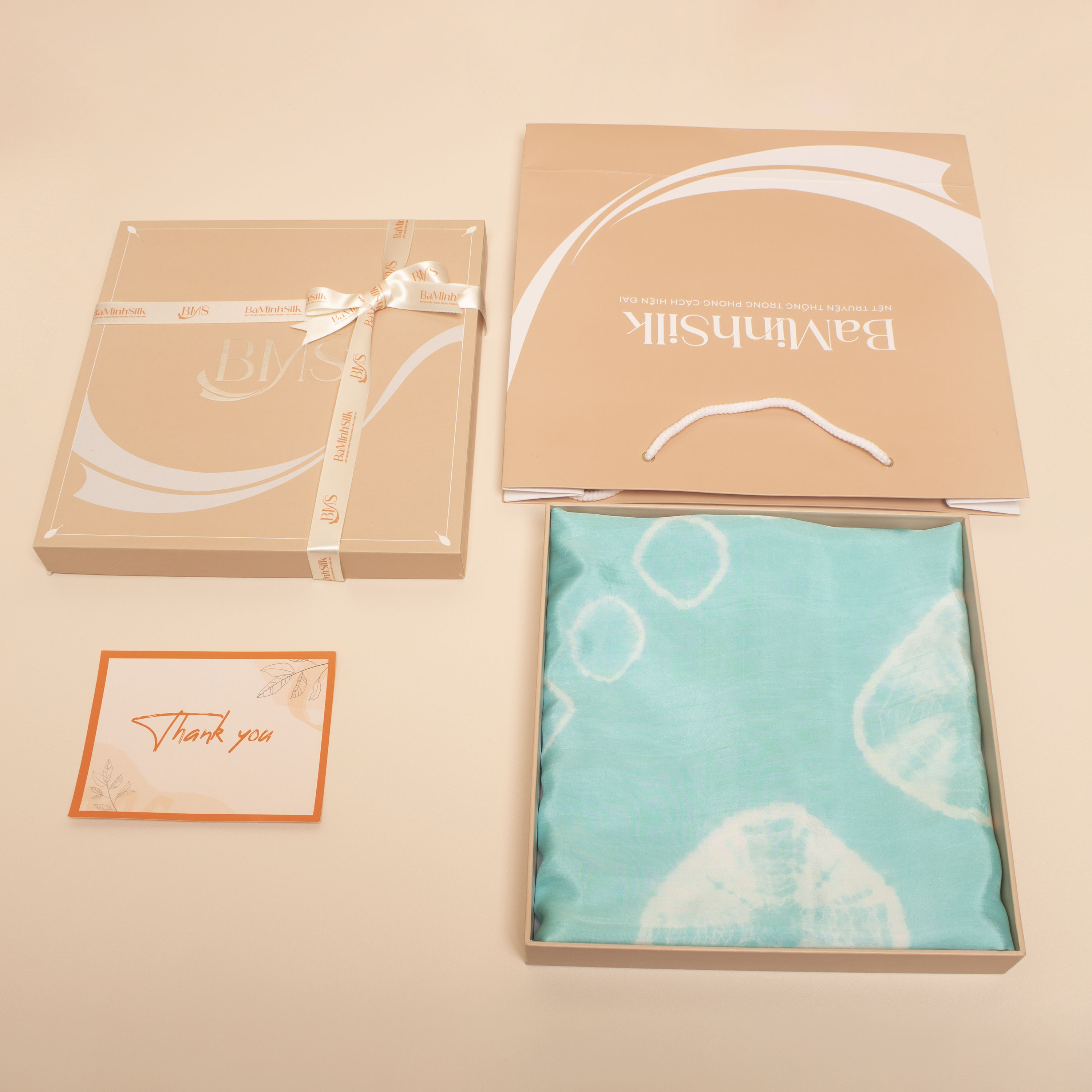 khăn lụa dài shibori HT3 xanh hộp thiệp túi