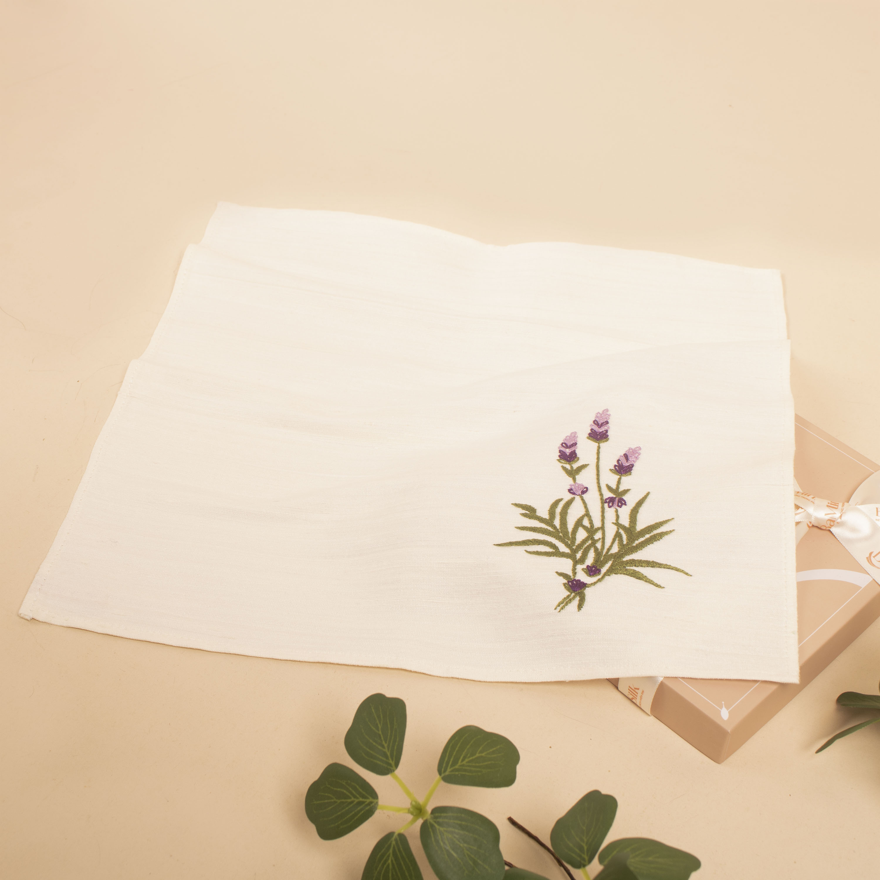 khăn tay thêu hoa lavender màu trắng toàn khăn khăn tay thêu hoa lavender màu trắng toàn khăn
