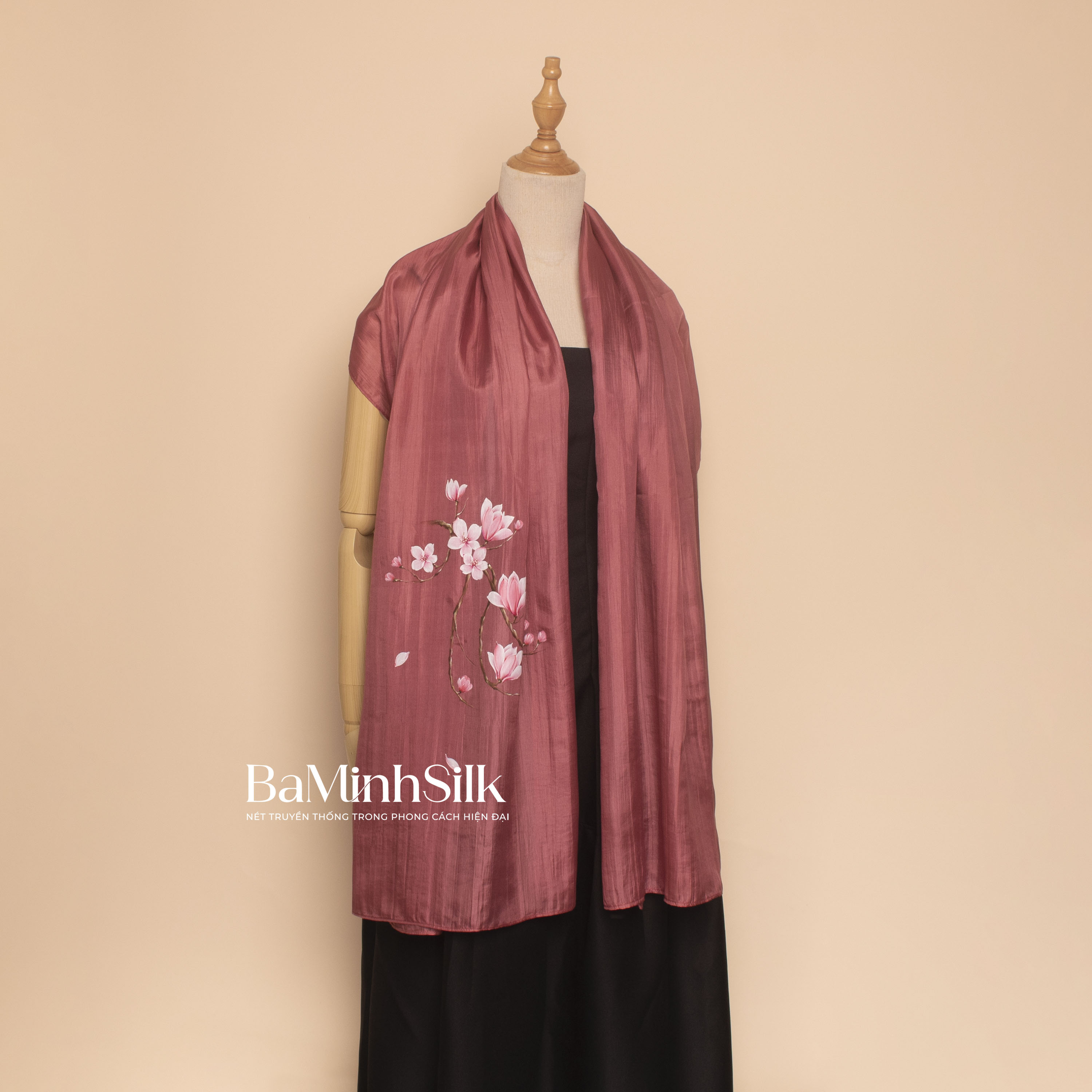 khăn choàng lụa tơ tằm vẽ tay hoa mộc lan màu hồng 1590k