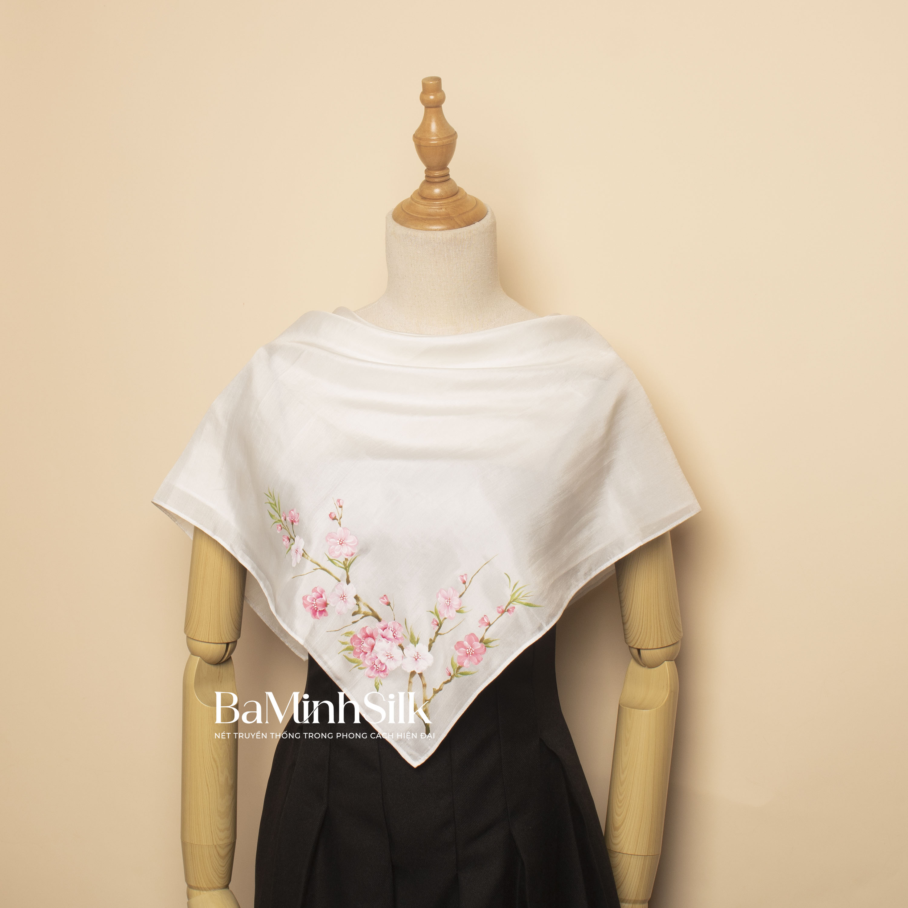 khăn lụa vuông vẽ tay cành đào trắng 70x70