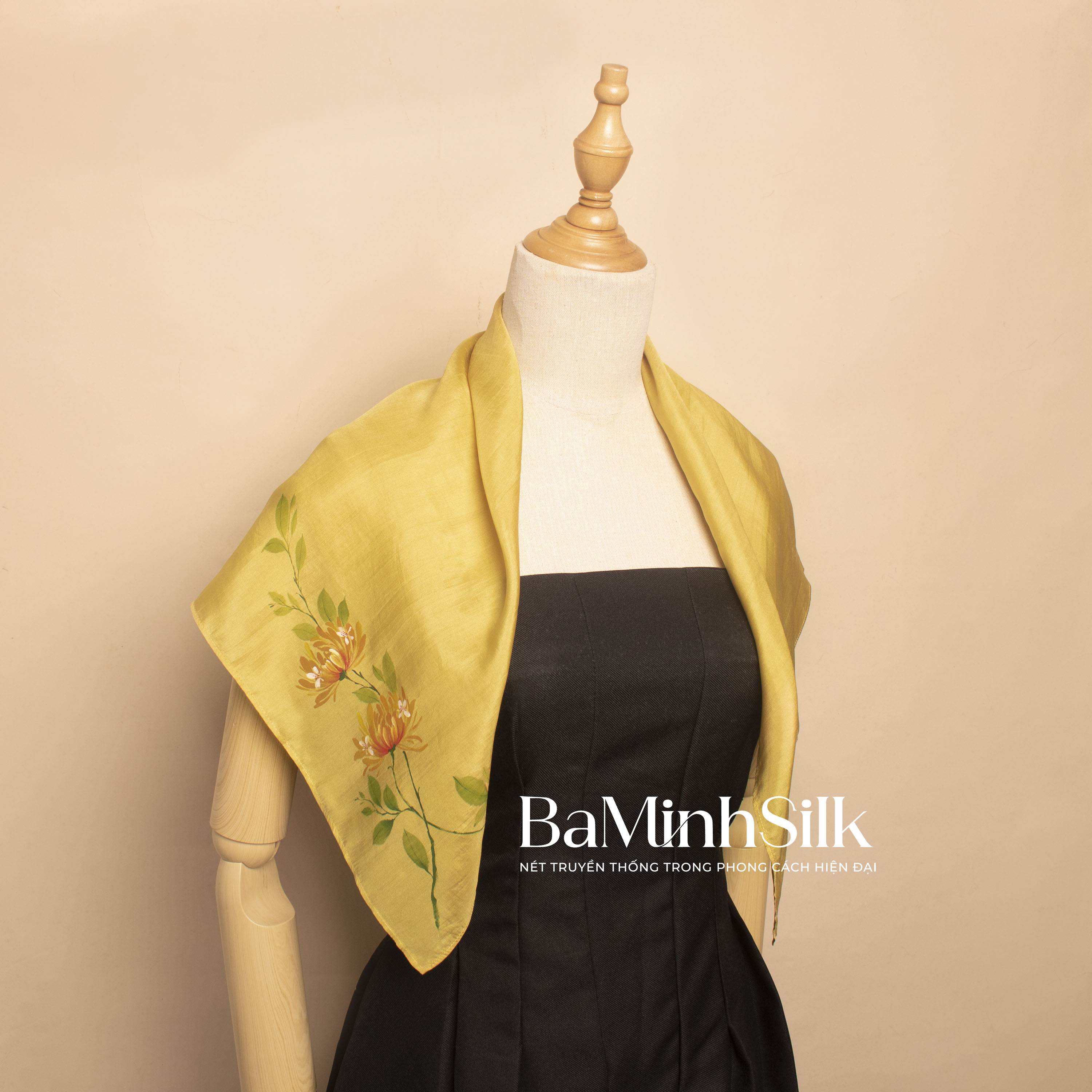 khăn lụa vuông vẽ tay hoa kim ngân size 70x70cm màu vàng 2 khăn lụa vuông vẽ tay hoa kim ngân size 70x70cm màu vàng 2