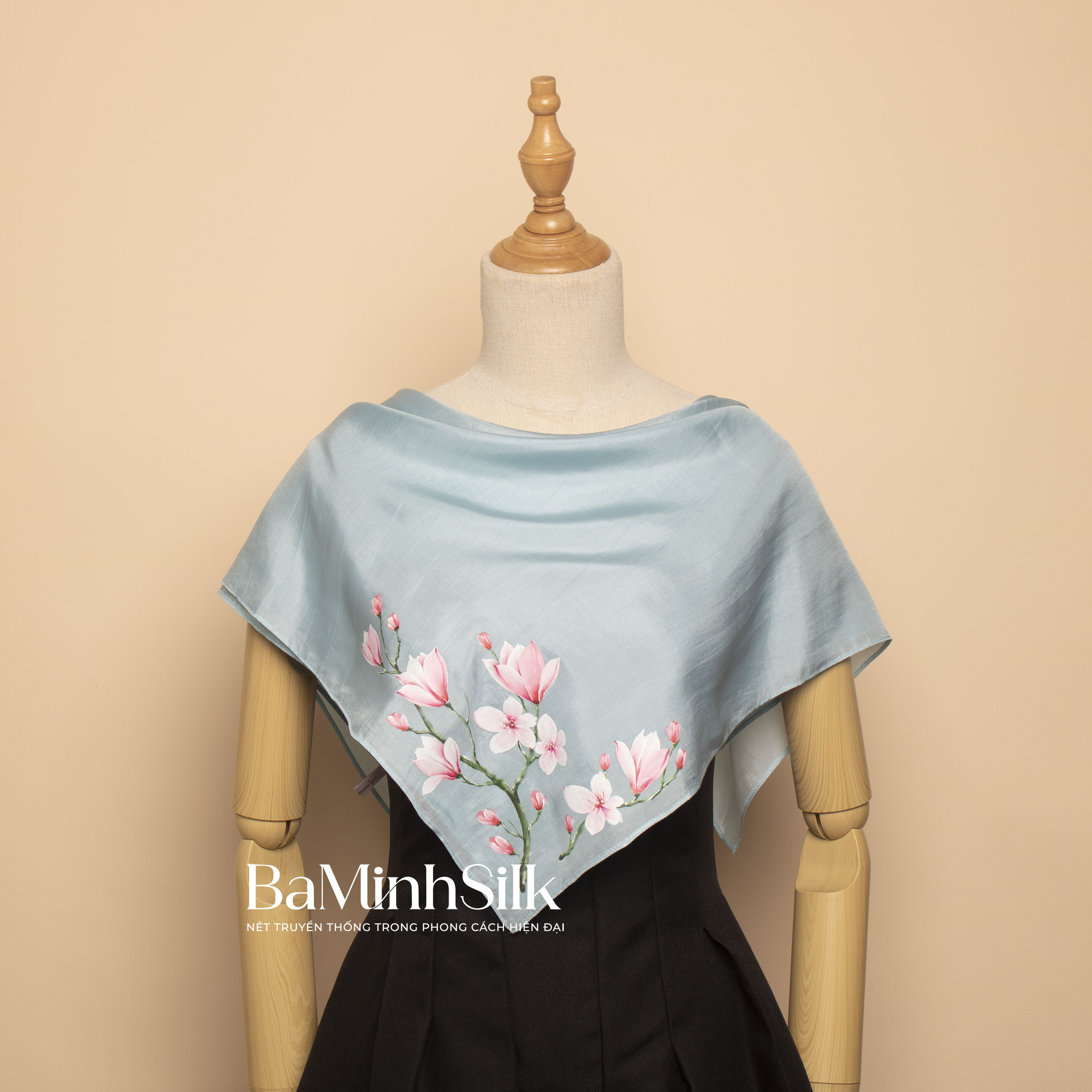 khăn lụa vuông vẽ tay hoa mộc lan 70x70 xanh mint