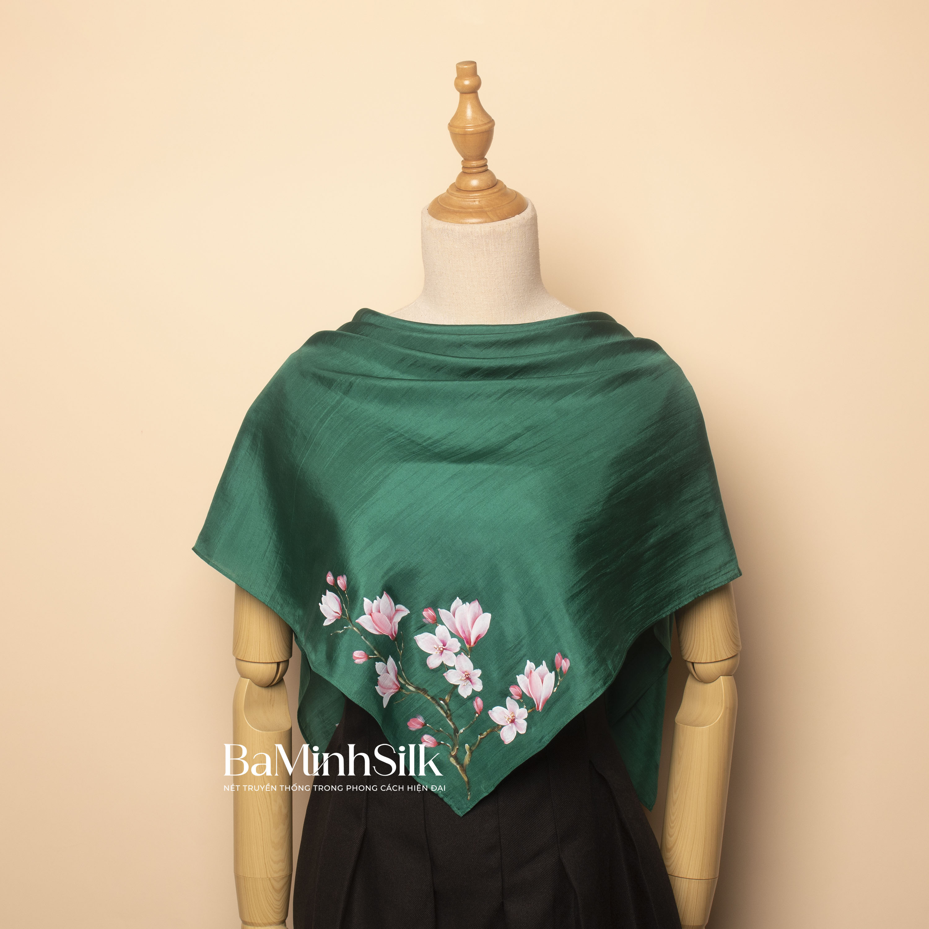 khăn lụa vuông vẽ tay hoa mộc lan xanh lá 01 size 80x80cm