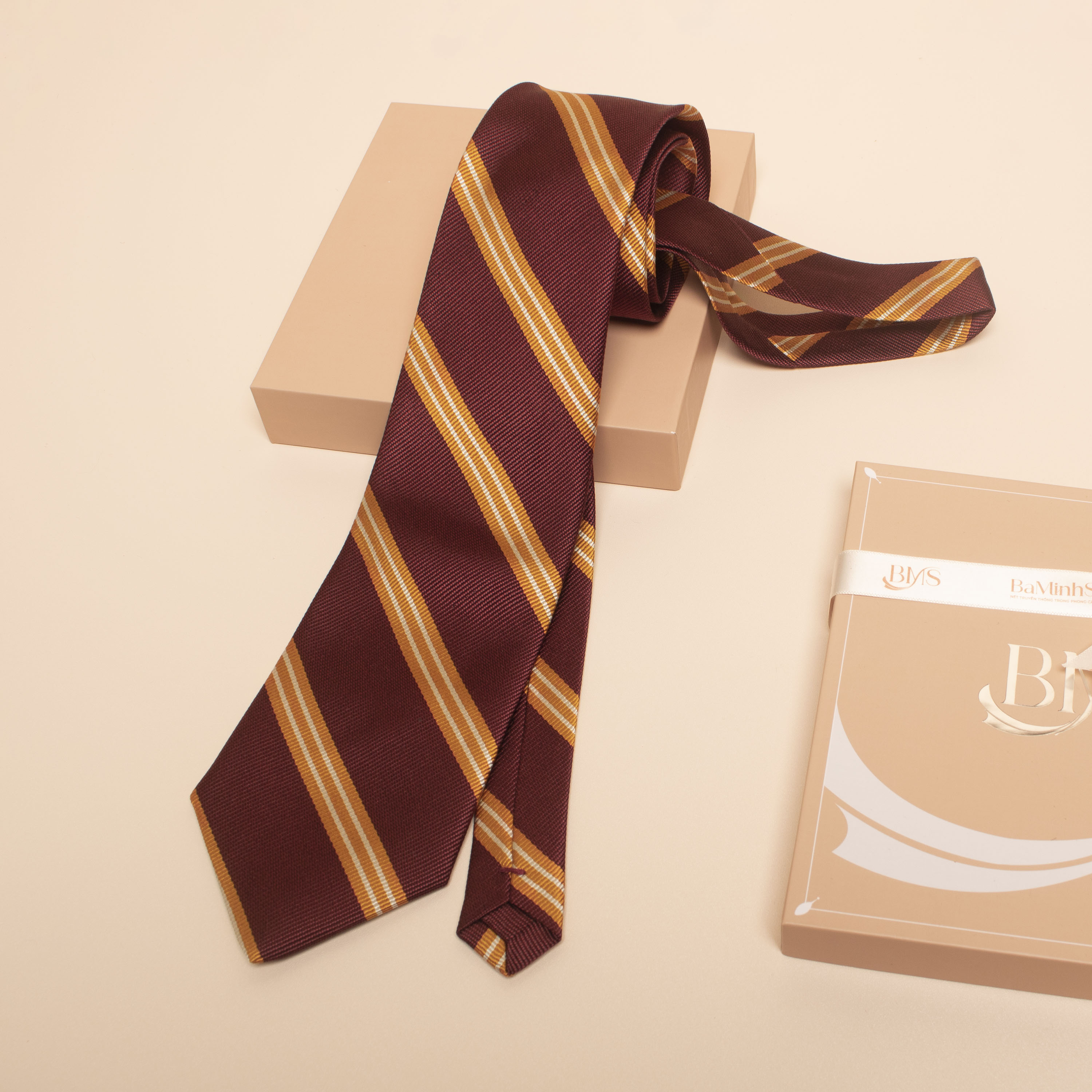cà vạt lụa tơ tằm cv 22 hoạ tiết đỏ sọc vàng - bá minh silk