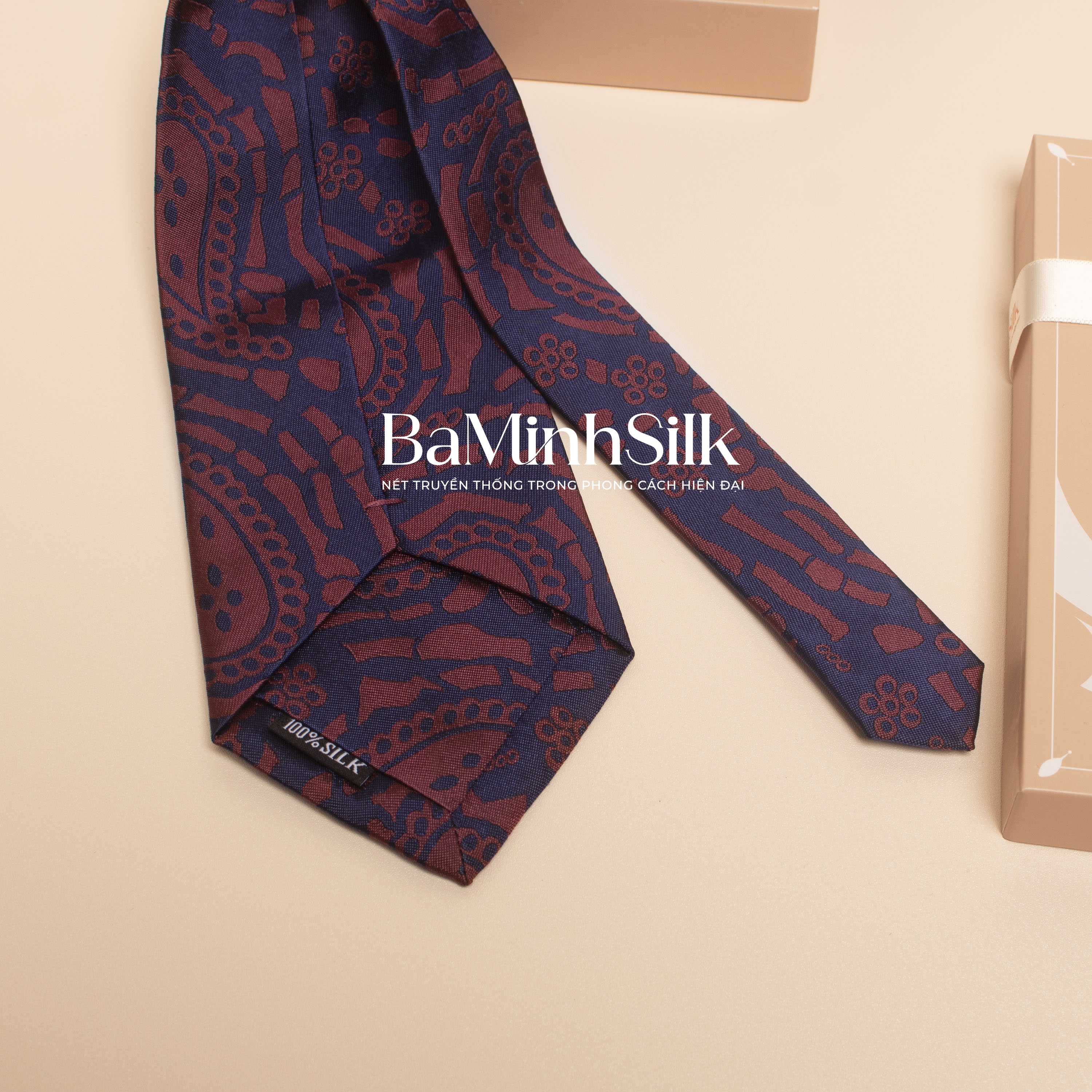 cà vạt lụa tơ tằm cv 24 bá minh silk cận bề mặt