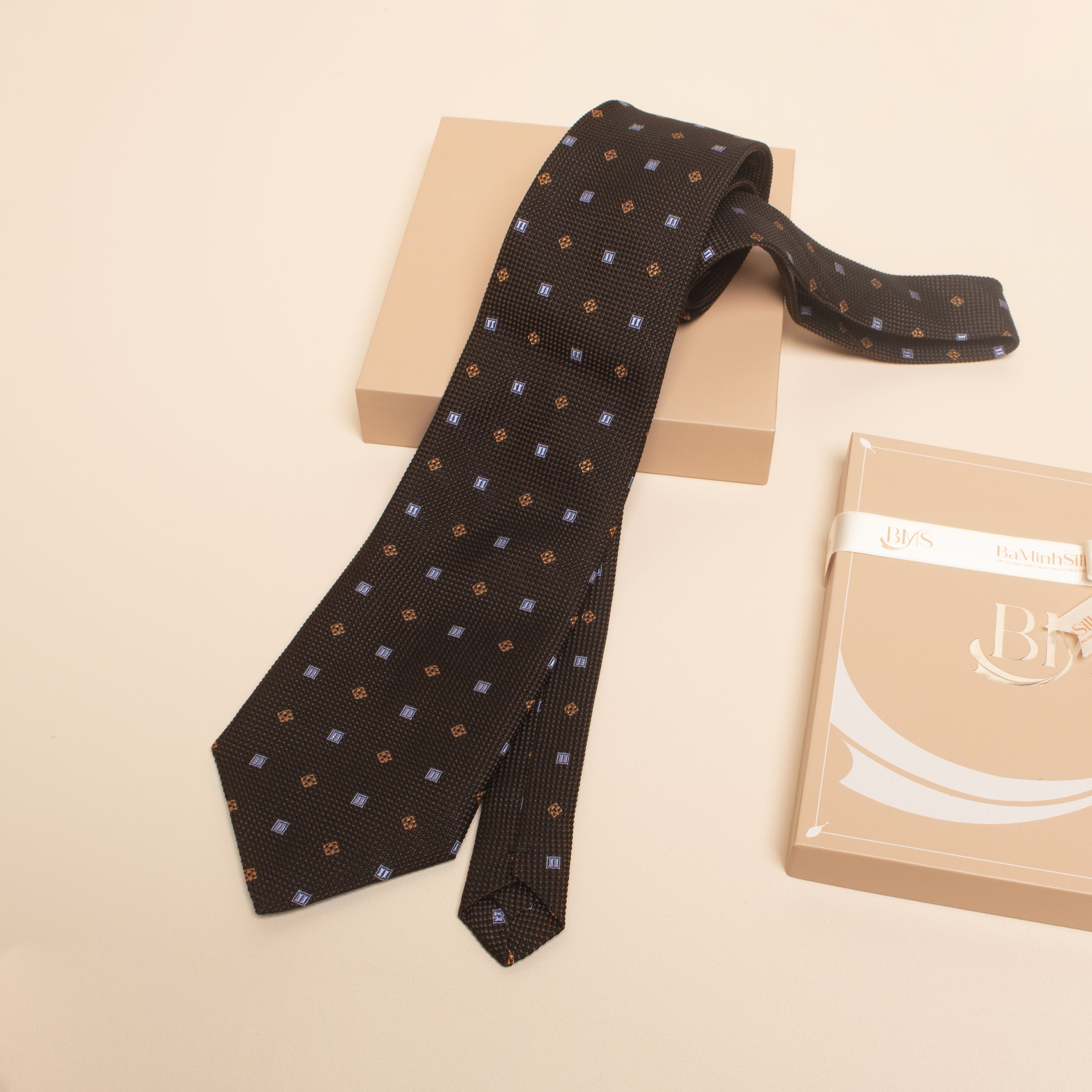 cà vạt lụa tơ tằm cv 31 màu nâu hoạ tiết nhỏ bá minh silk