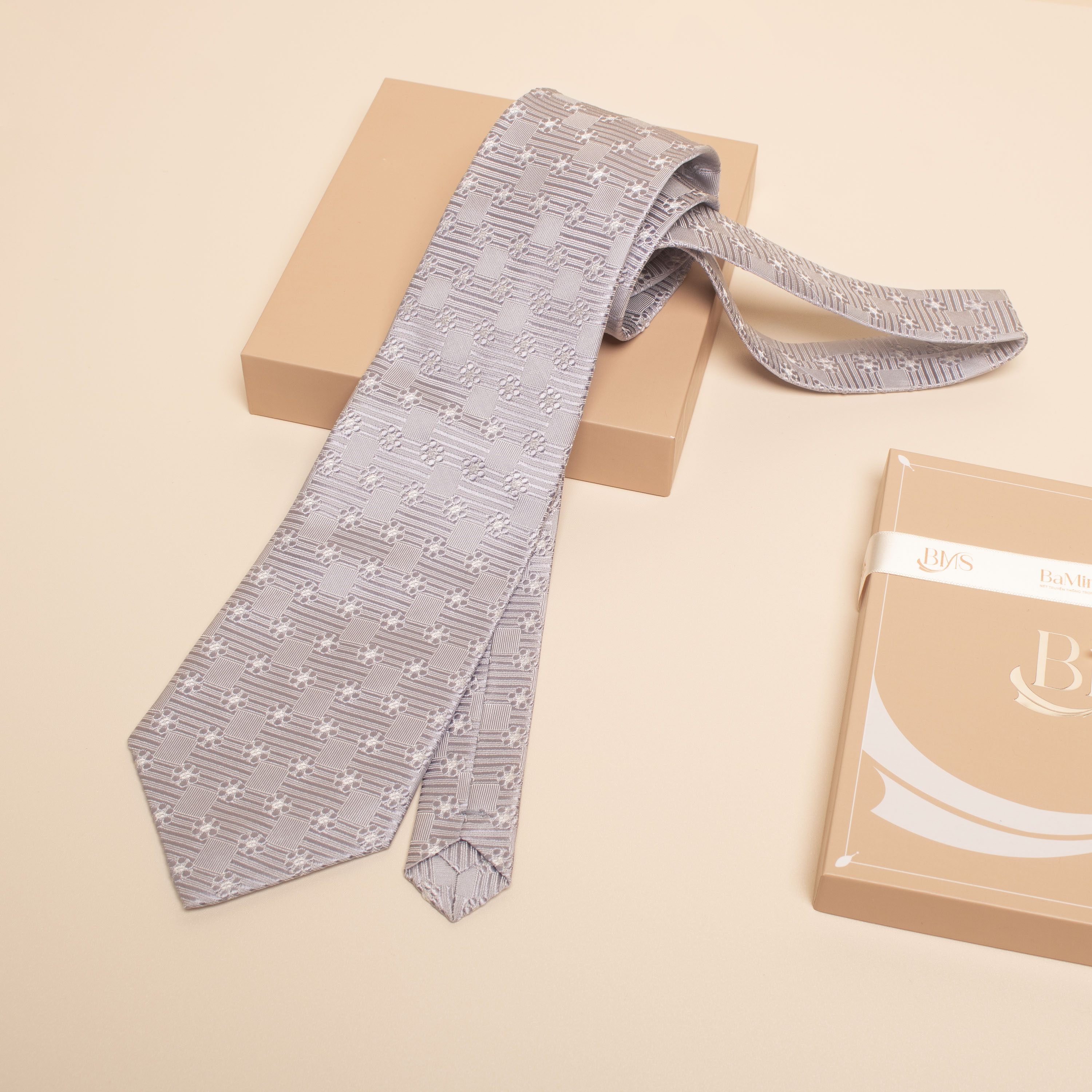 cà vạt lụa tơ tằm cv 32 bá minh silk