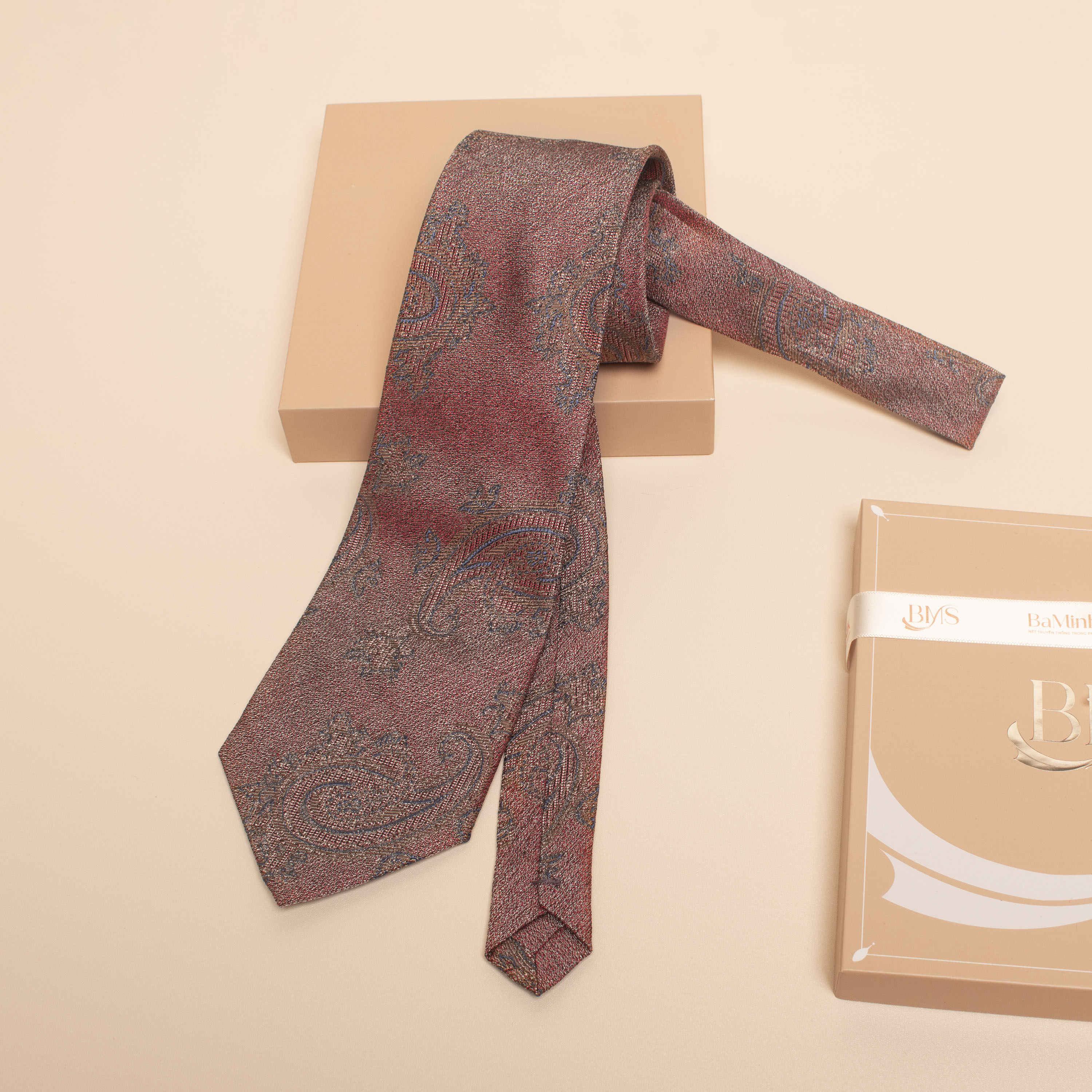 cà vạt lụa tơ tằm cv 37 hoạ tiết lớn bá minh silk