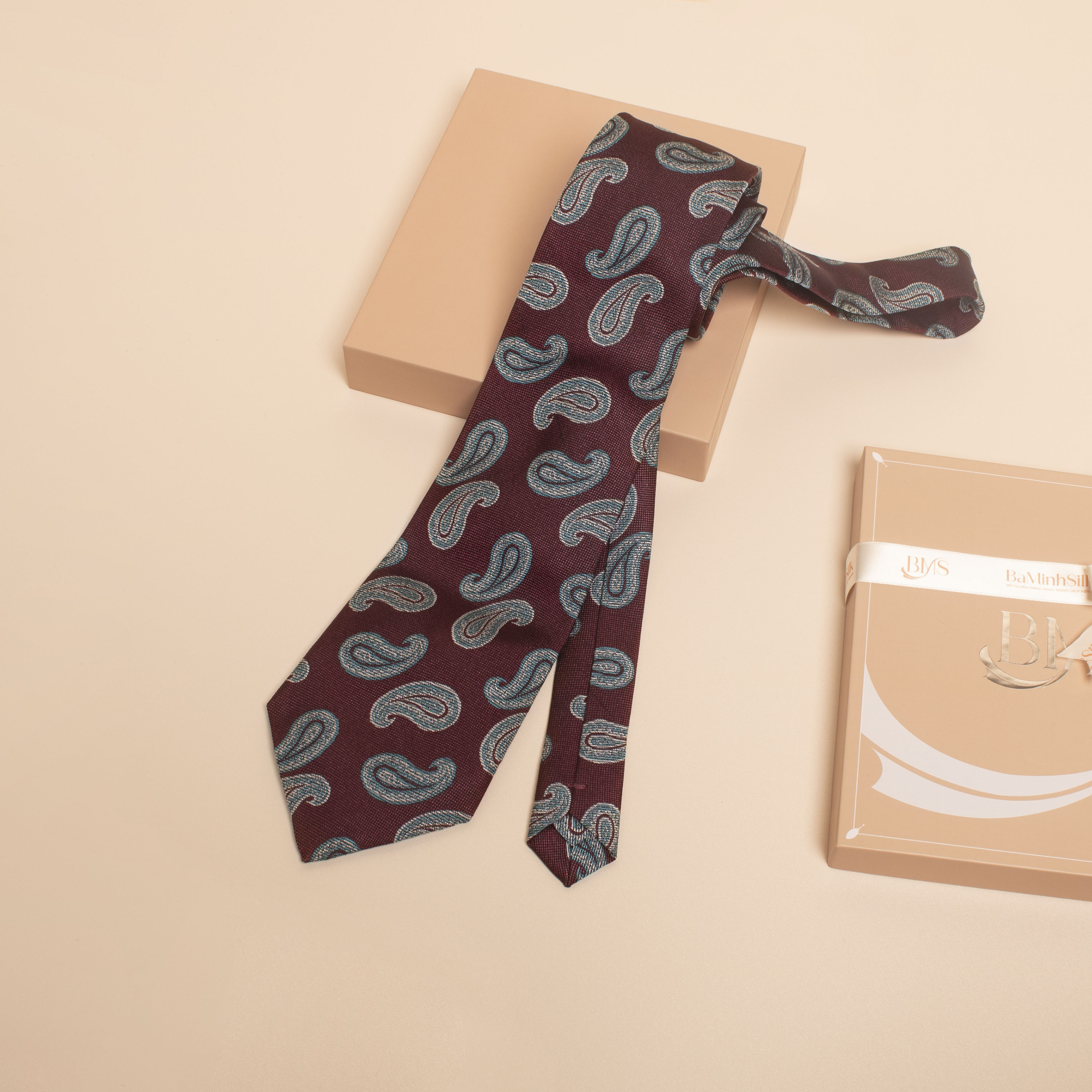 cà vạt lụa tơ tằm cv 40 họa tiết đuôi công bá minh silk