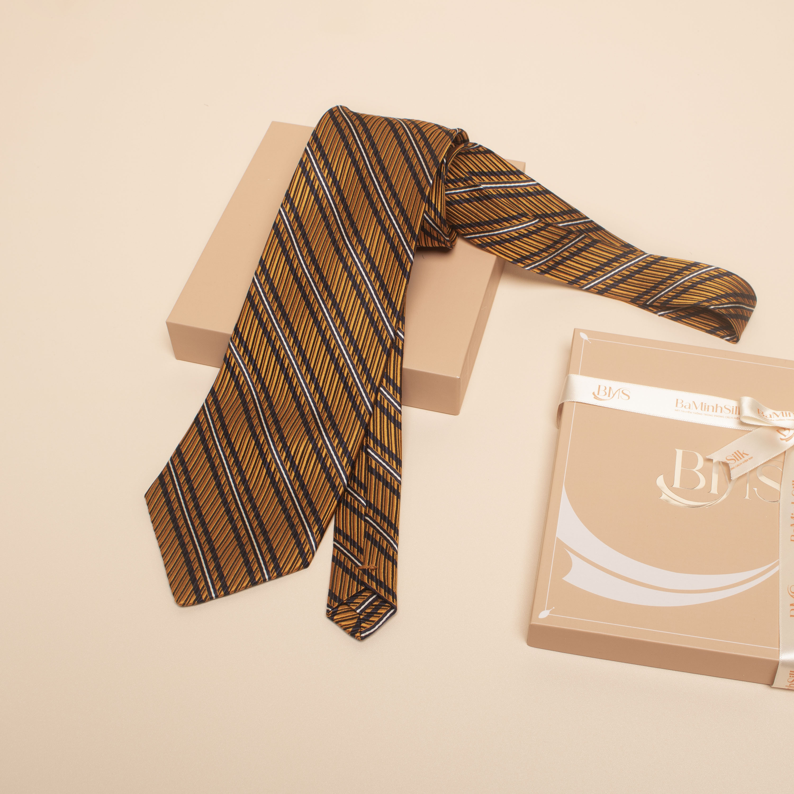 cà vạt lụa tơ tằm cv 44 hoạ tiết kẻ chéo bá minh silk