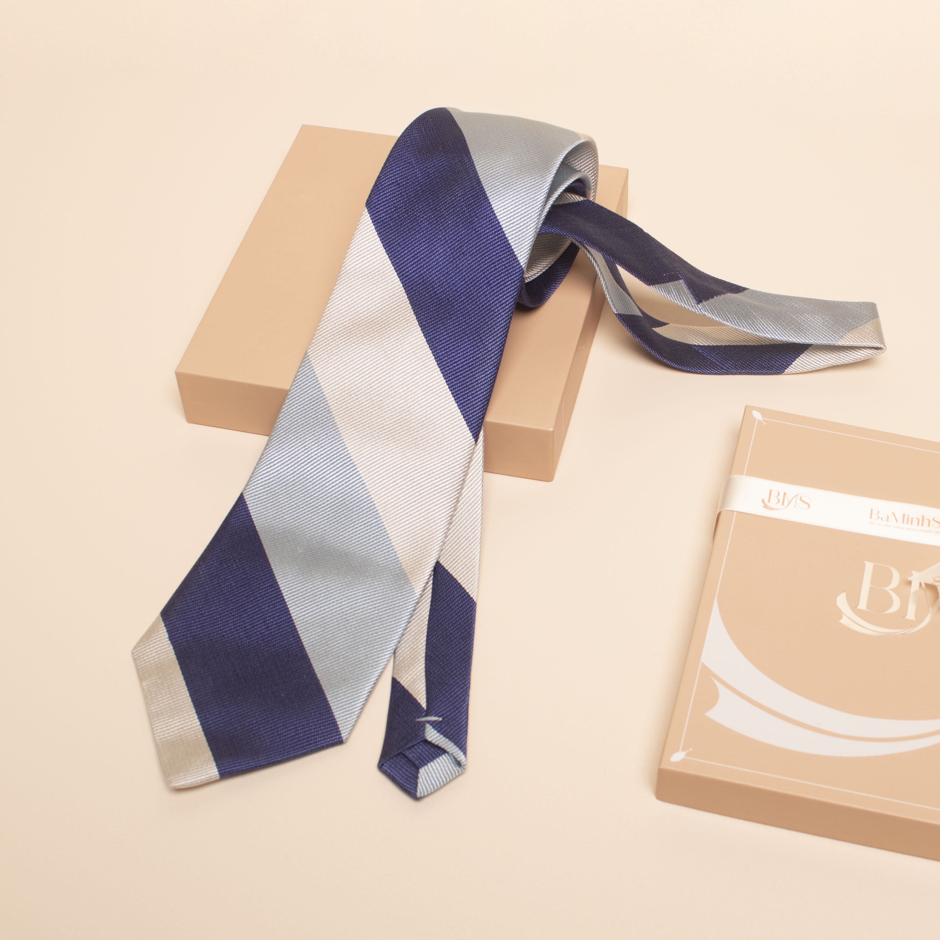 cà vạt lụa tơ tằm cv 49 Bá minh silk