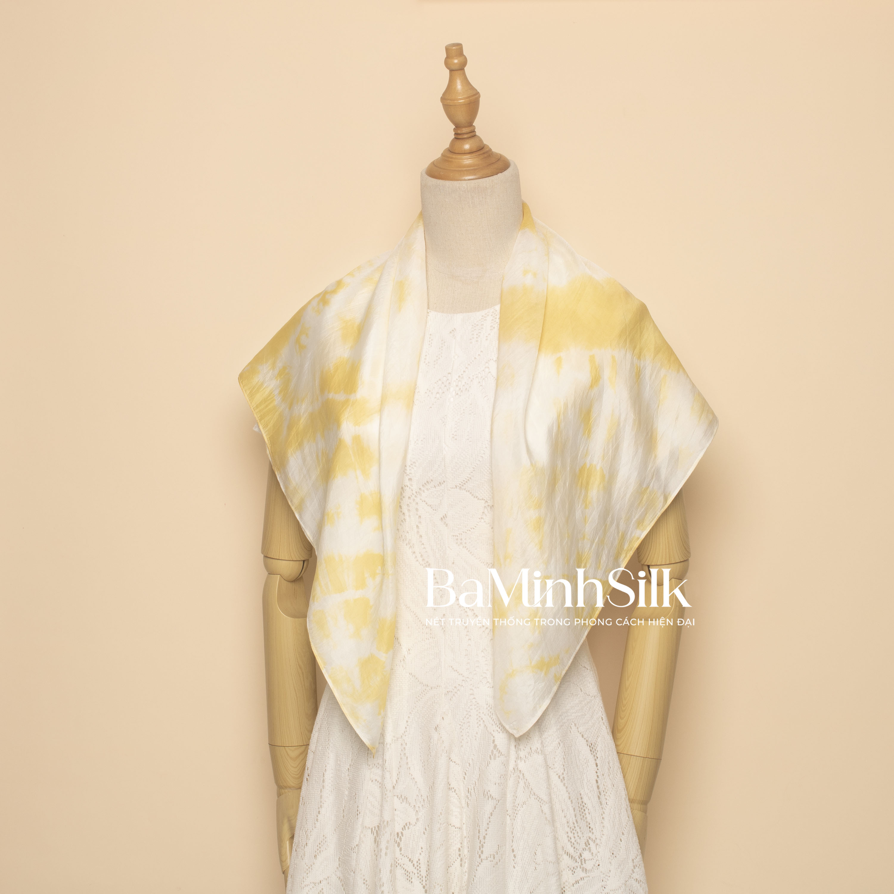 khăn lụa vuông shibori 80x80cm màu vàng