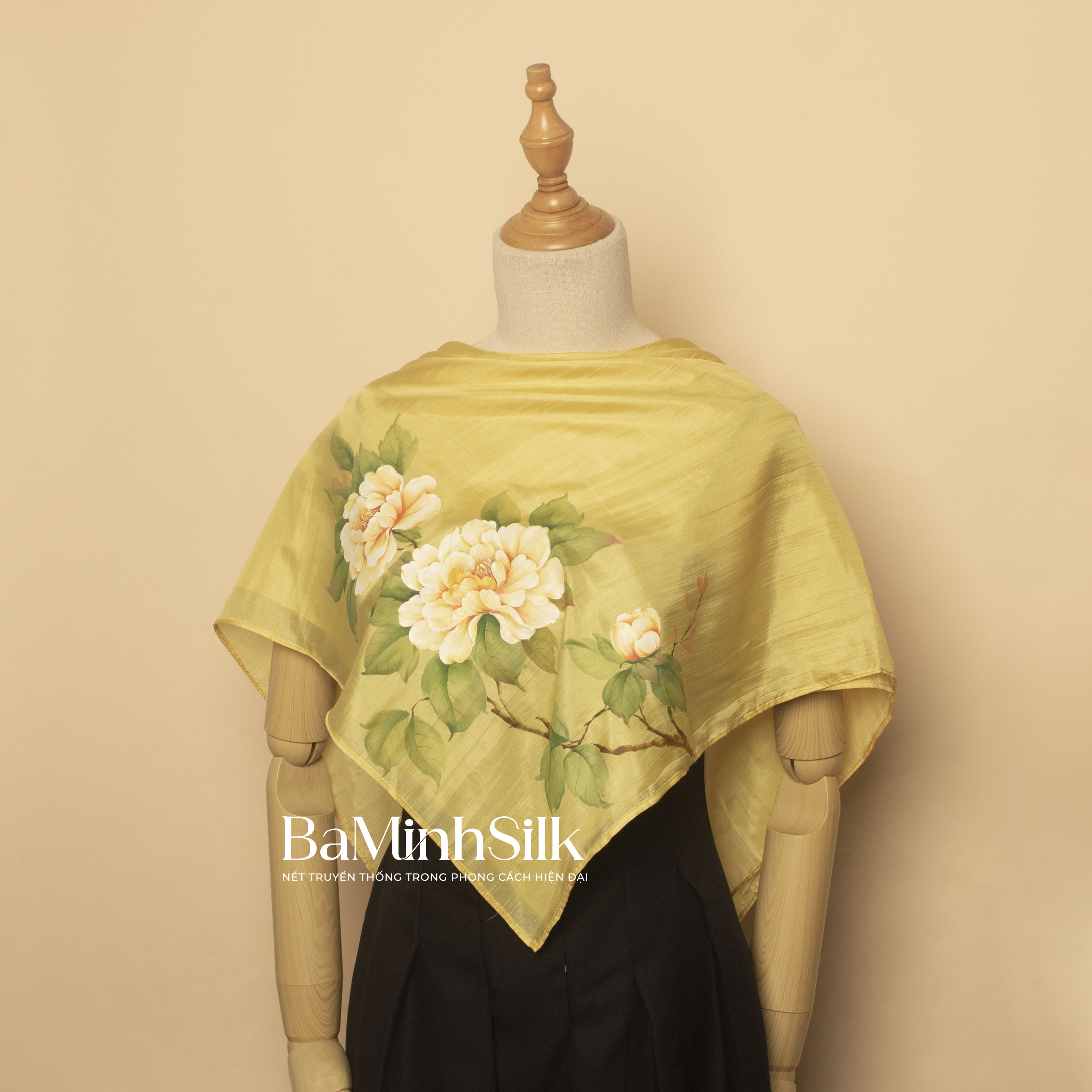 khăn lụa vuông vàng hoa mẫu đơn size 85x85cm