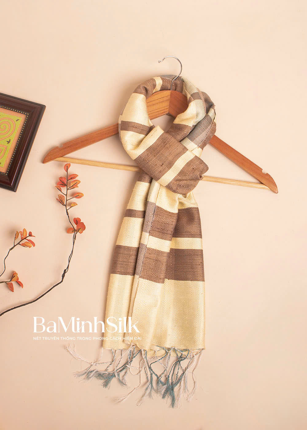 khăn quàng kẻ ngang hoạ tiết chữ nhân - khăn tơ tằm thổ cẩm độc bản của Bá Minh Silk