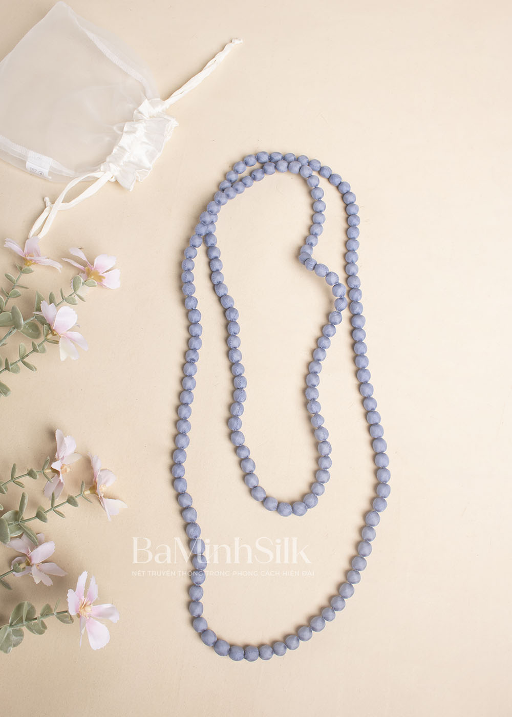 Vòng-lụa-hạt-nhỏ-xanh-dương