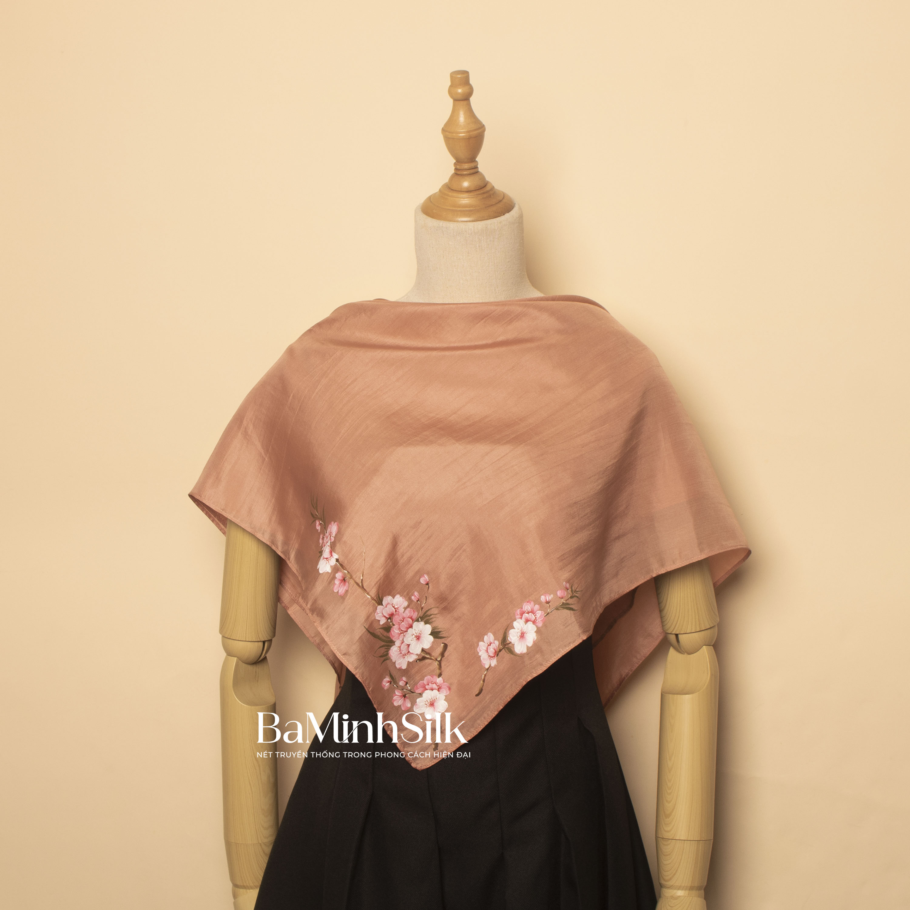 khăn lụa vuông hồng vỏ đỗ cành đào 80x80cm