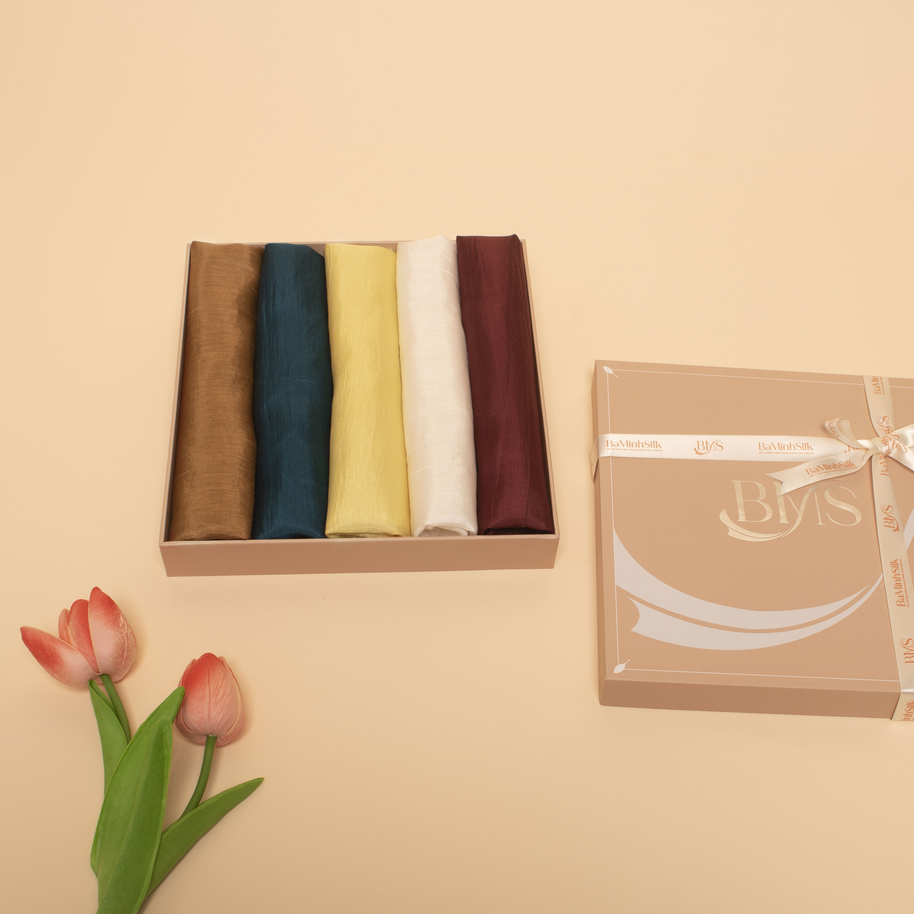 set quà 081 - 5 khăn lụa vuông size 50x50cm