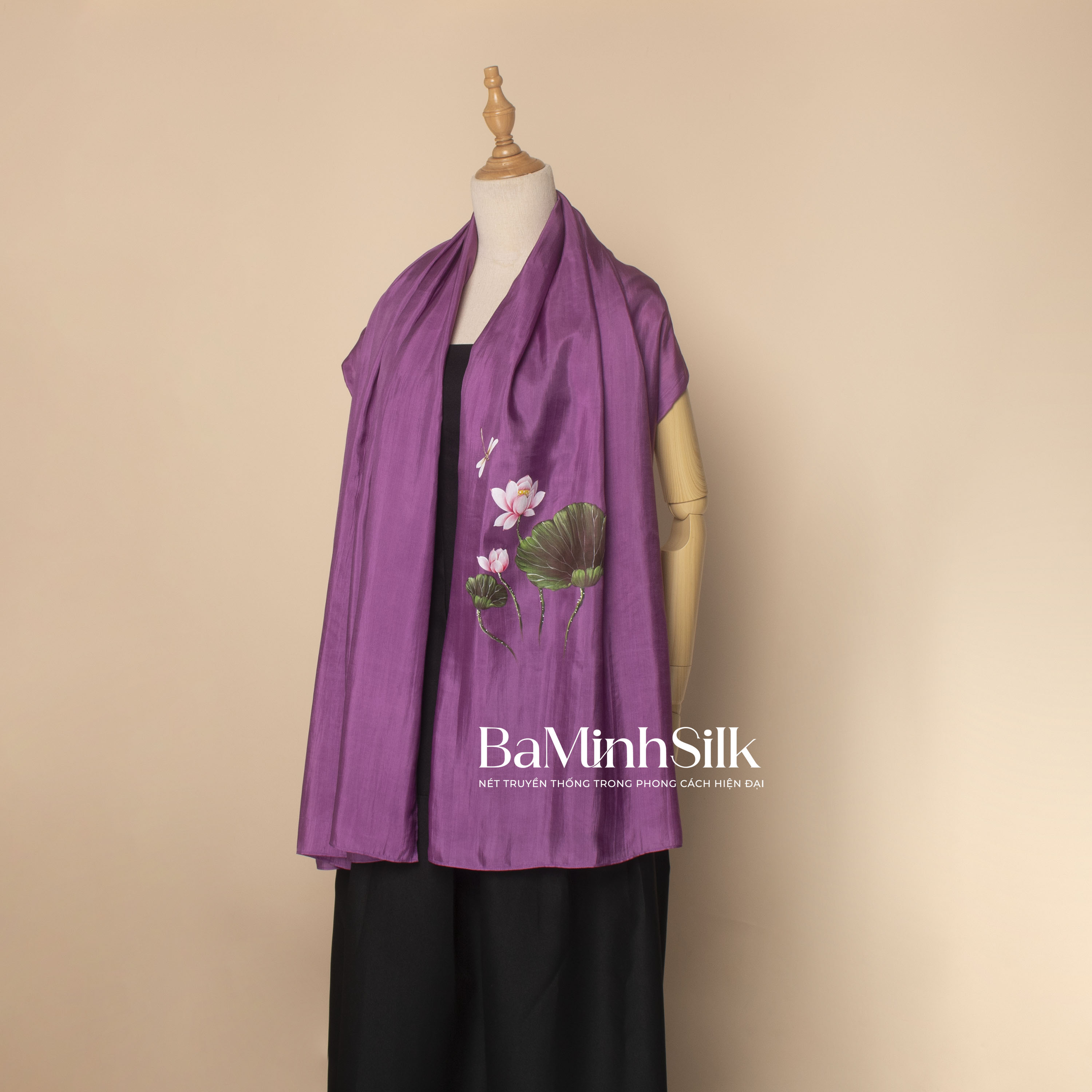 khăn choàng lụa tơ tằm dài vẽ tay hoa sen màu tím huế