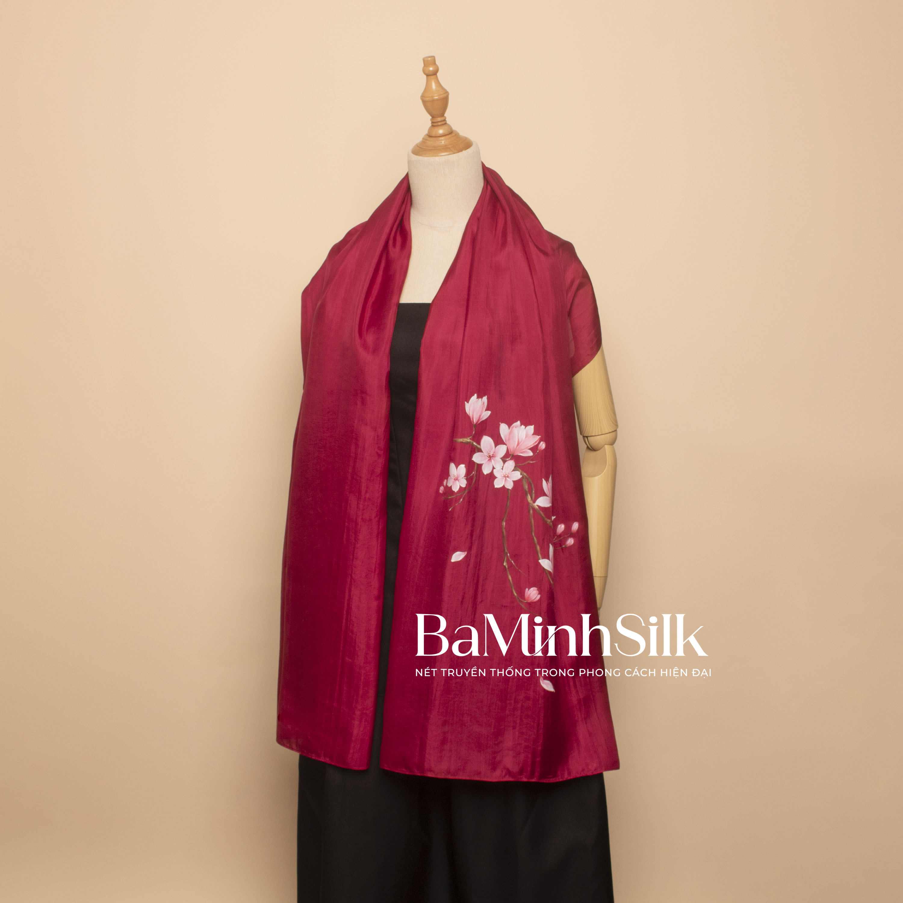 khăn choàng lụa tơ tằm dài vẽ tay tay hoa mộc lan đỏ