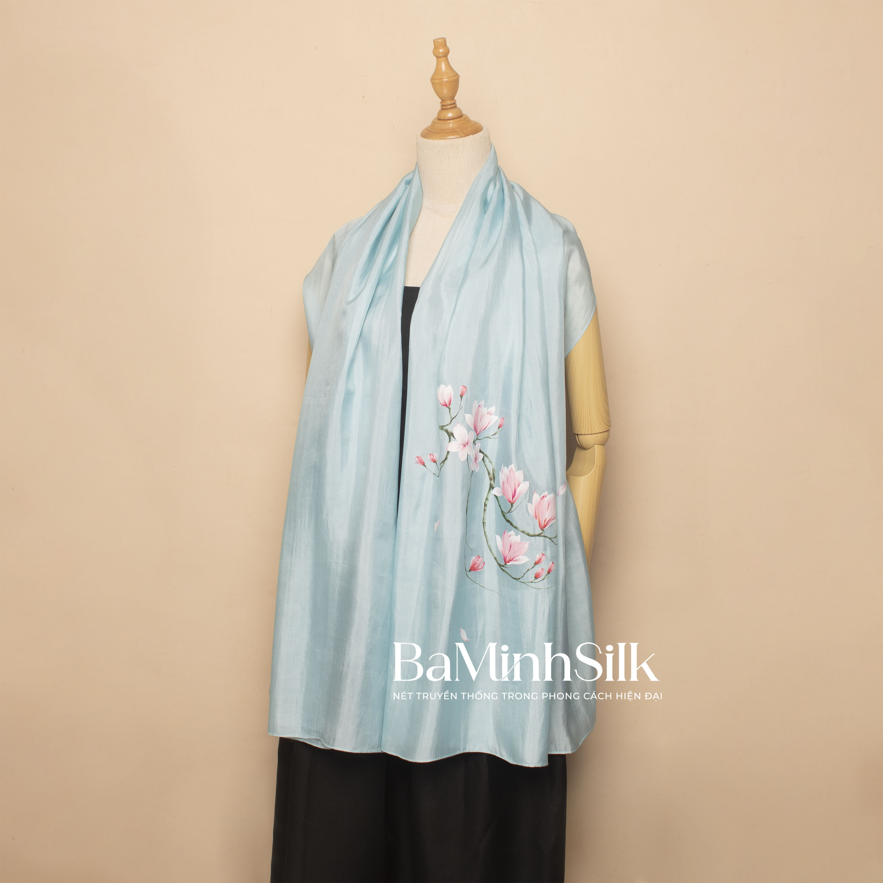 khăn choàng lụa tơ tằm dài vẽ tay tay hoa mộc lan xanh mint